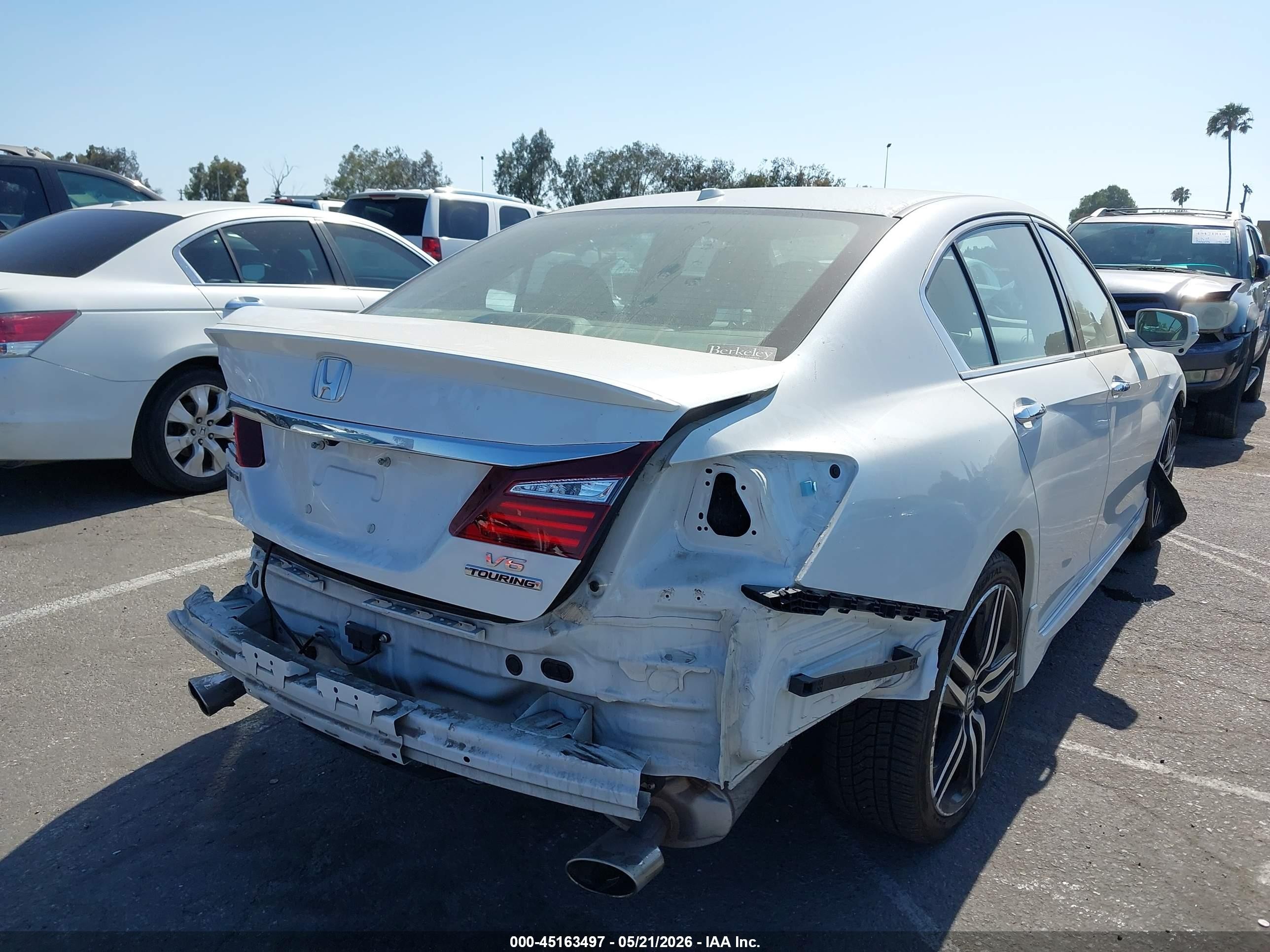 2017 Honda Accord Touring V6 White vin: 1HGCR3F97HA016438