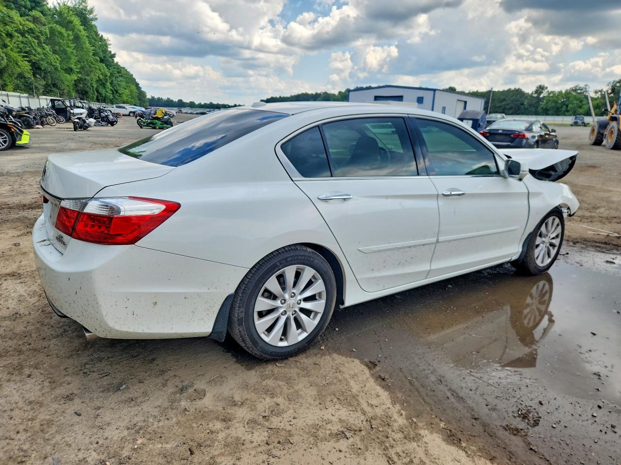 2013 Honda Accord Touring White vin: 1HGCR3F99DA032926