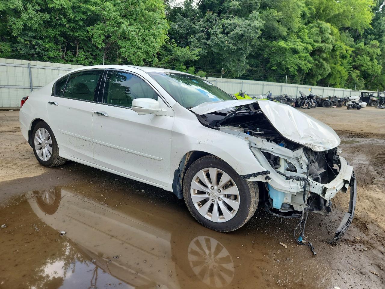 2013 Honda Accord Touring White vin: 1HGCR3F99DA032926