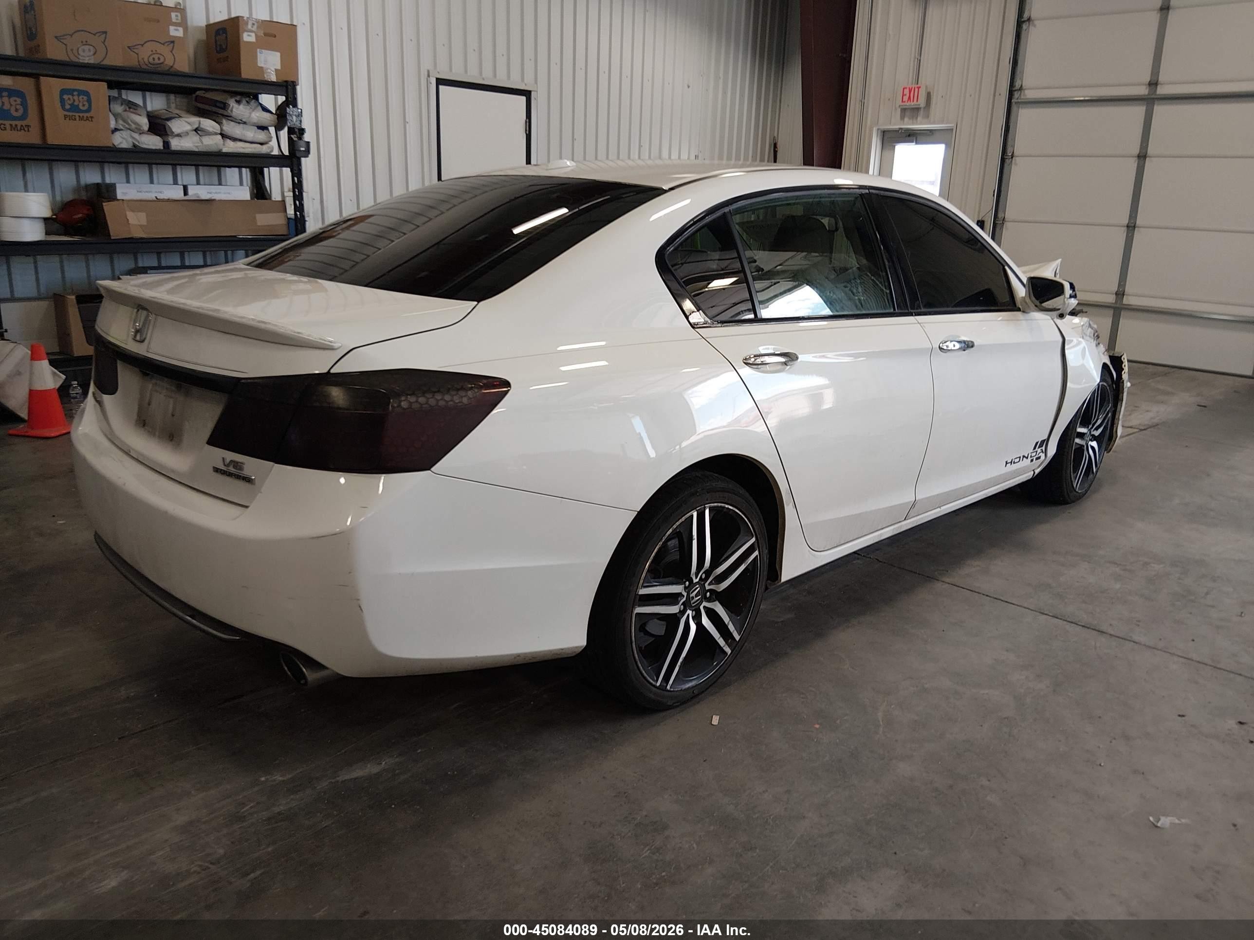 2015 Honda Accord Touring White vin: 1HGCR3F99FA009889