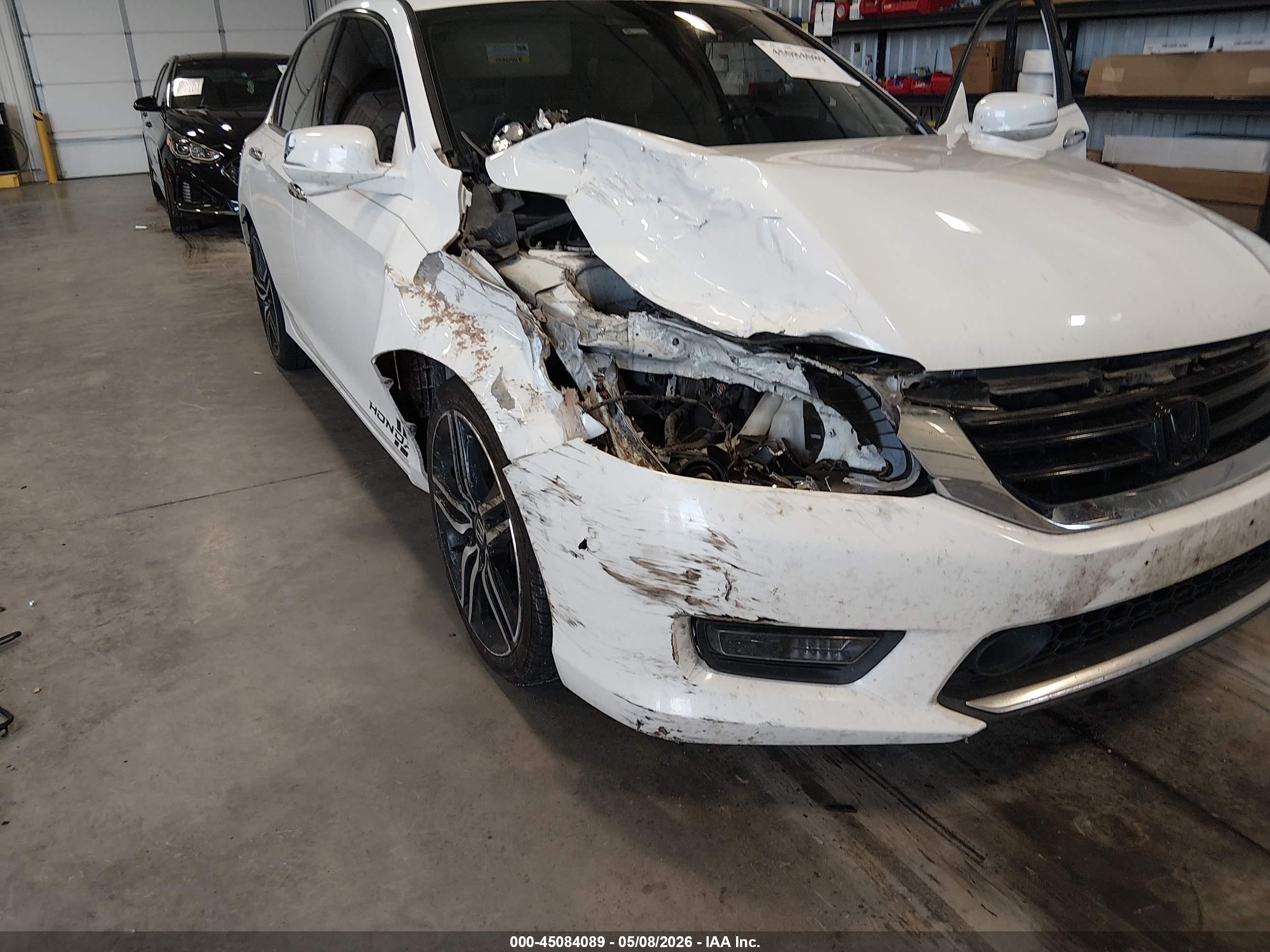 2015 Honda Accord Touring White vin: 1HGCR3F99FA009889