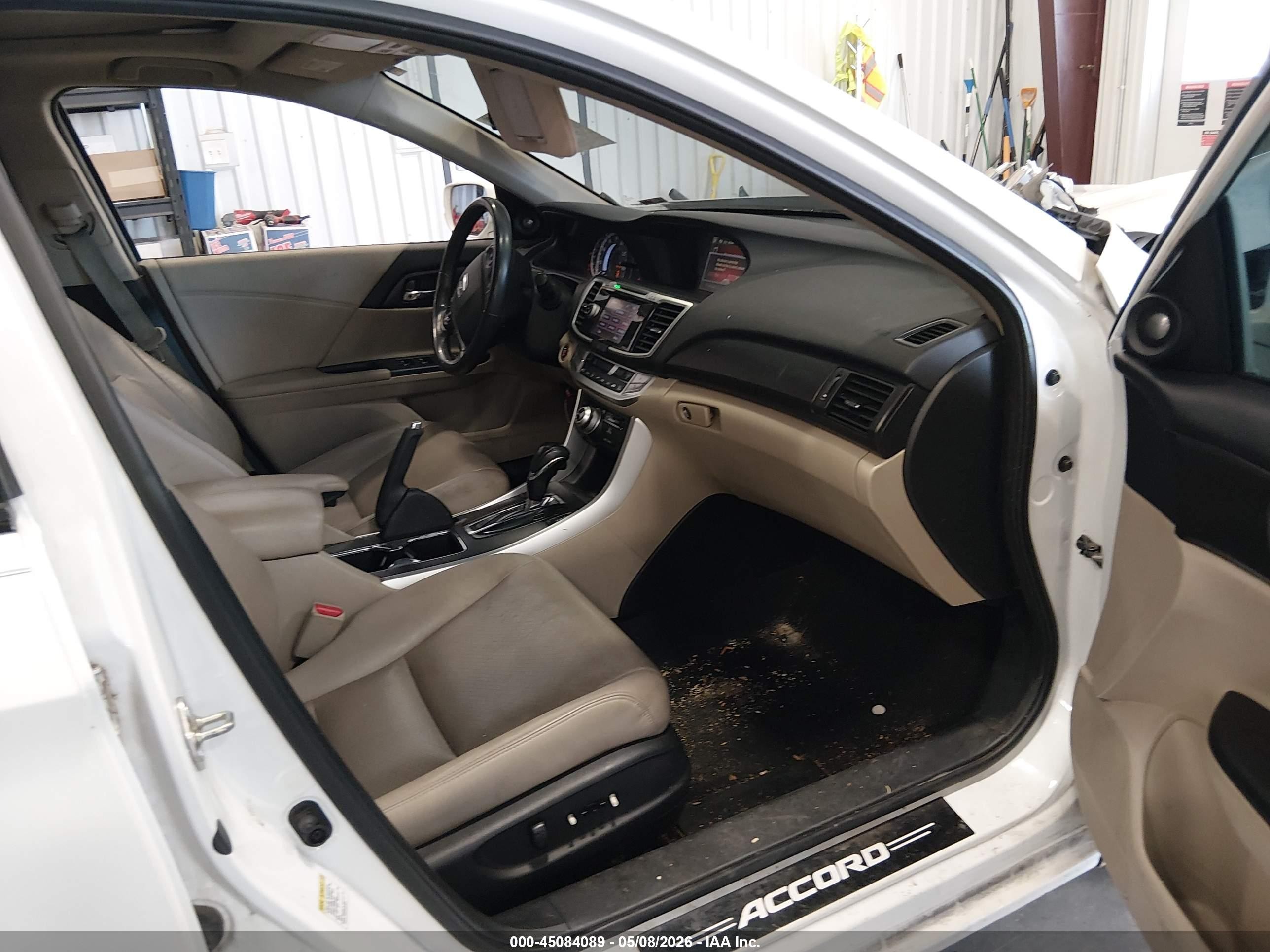 2015 Honda Accord Touring White vin: 1HGCR3F99FA009889
