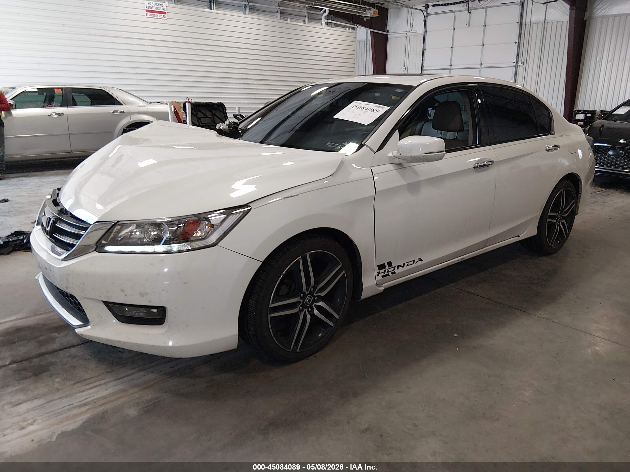 2015 Honda Accord Touring White vin: 1HGCR3F99FA009889
