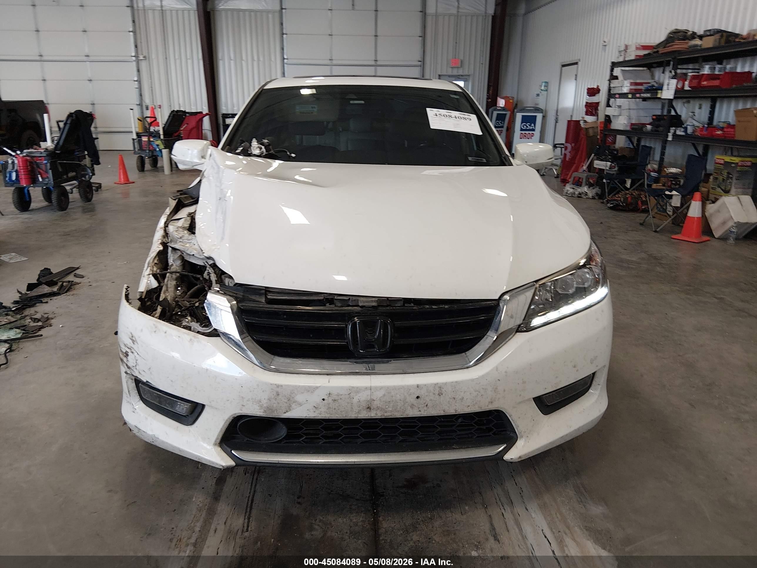 2015 Honda Accord Touring White vin: 1HGCR3F99FA009889