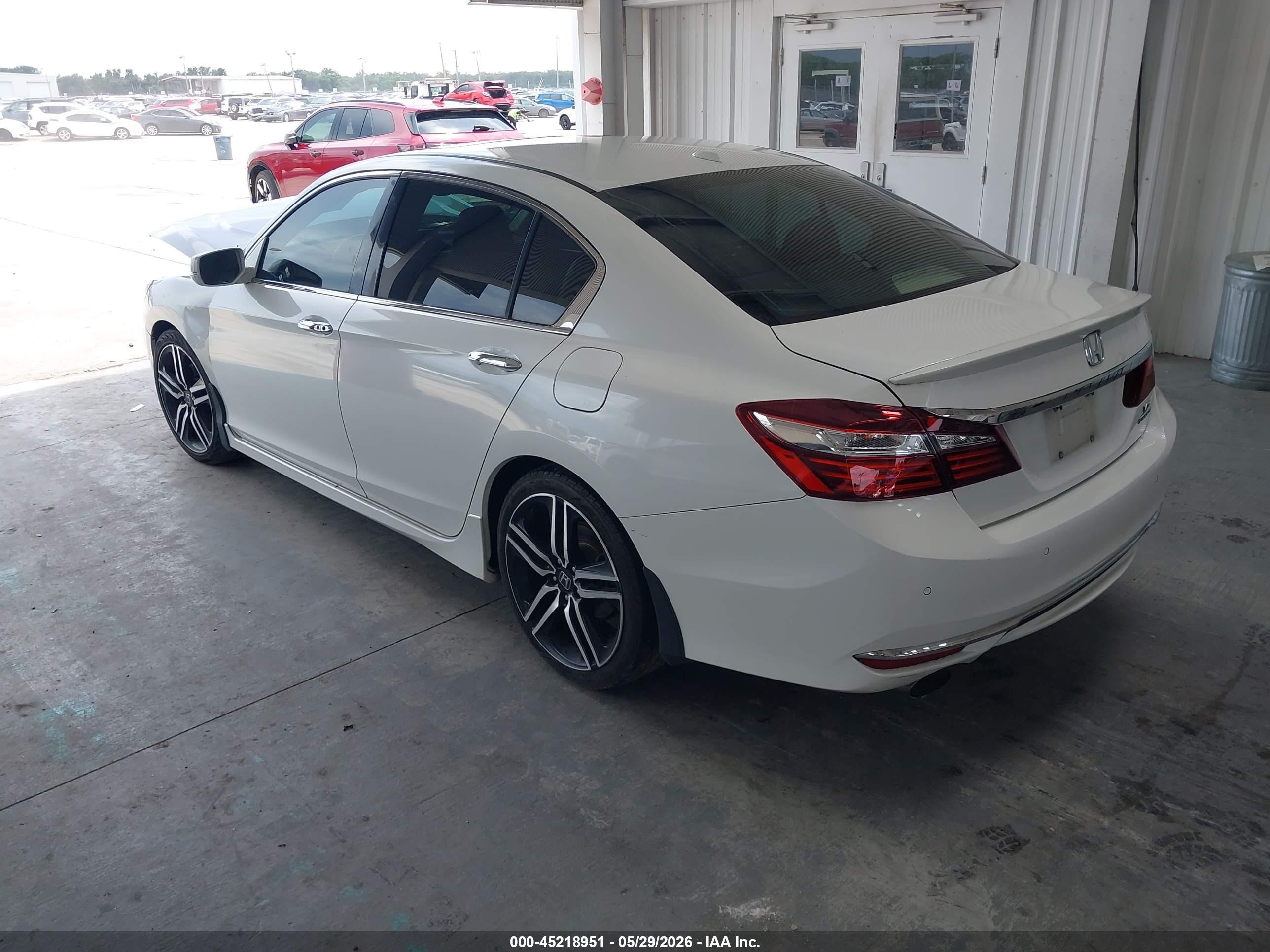 2016 Honda Accord Touring White vin: 1HGCR3F99GA027391