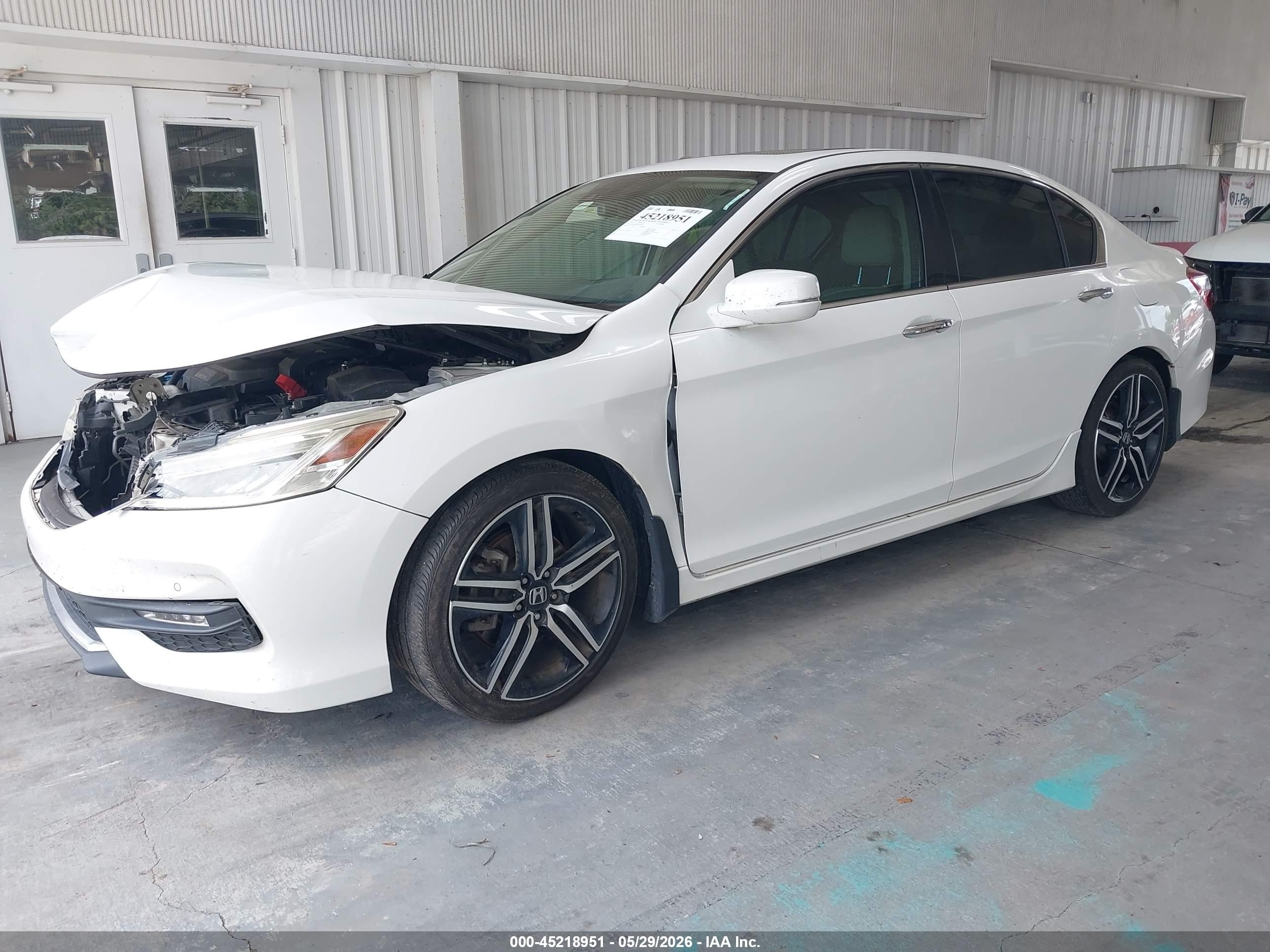 2016 Honda Accord Touring White vin: 1HGCR3F99GA027391