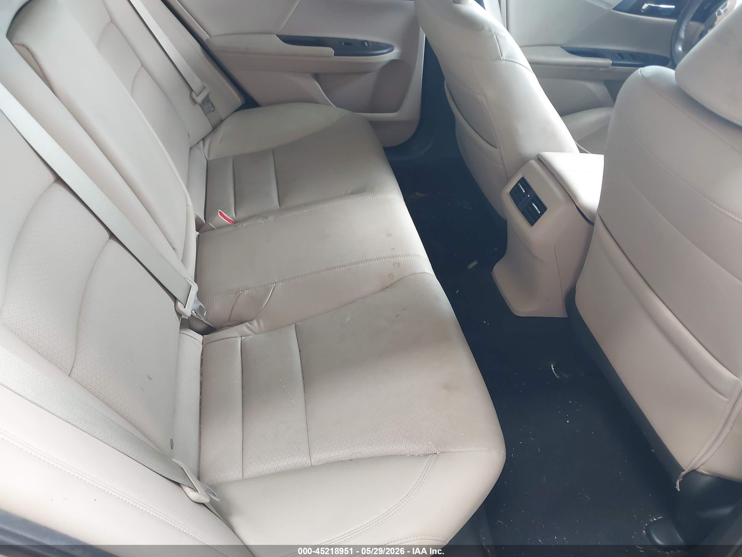 2016 Honda Accord Touring White vin: 1HGCR3F99GA027391
