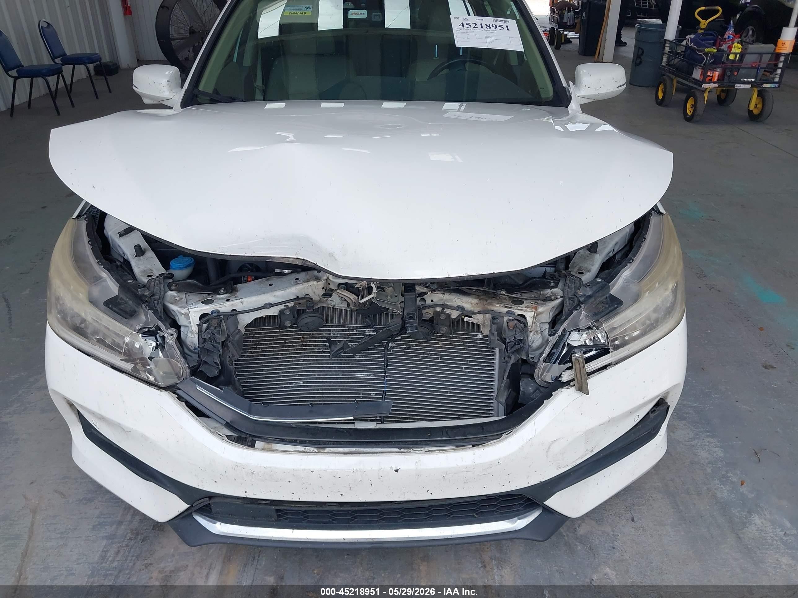 2016 Honda Accord Touring White vin: 1HGCR3F99GA027391