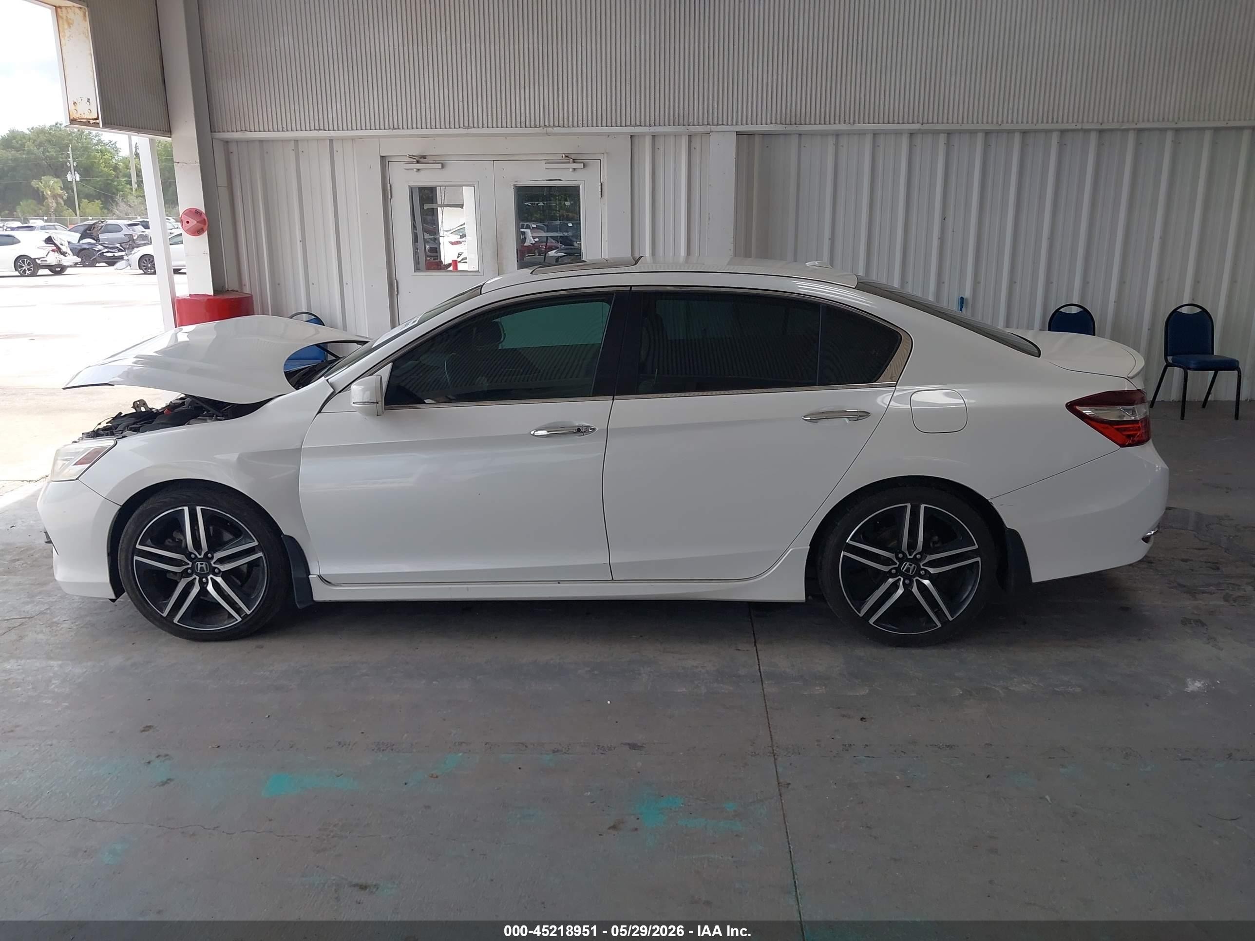 2016 Honda Accord Touring White vin: 1HGCR3F99GA027391