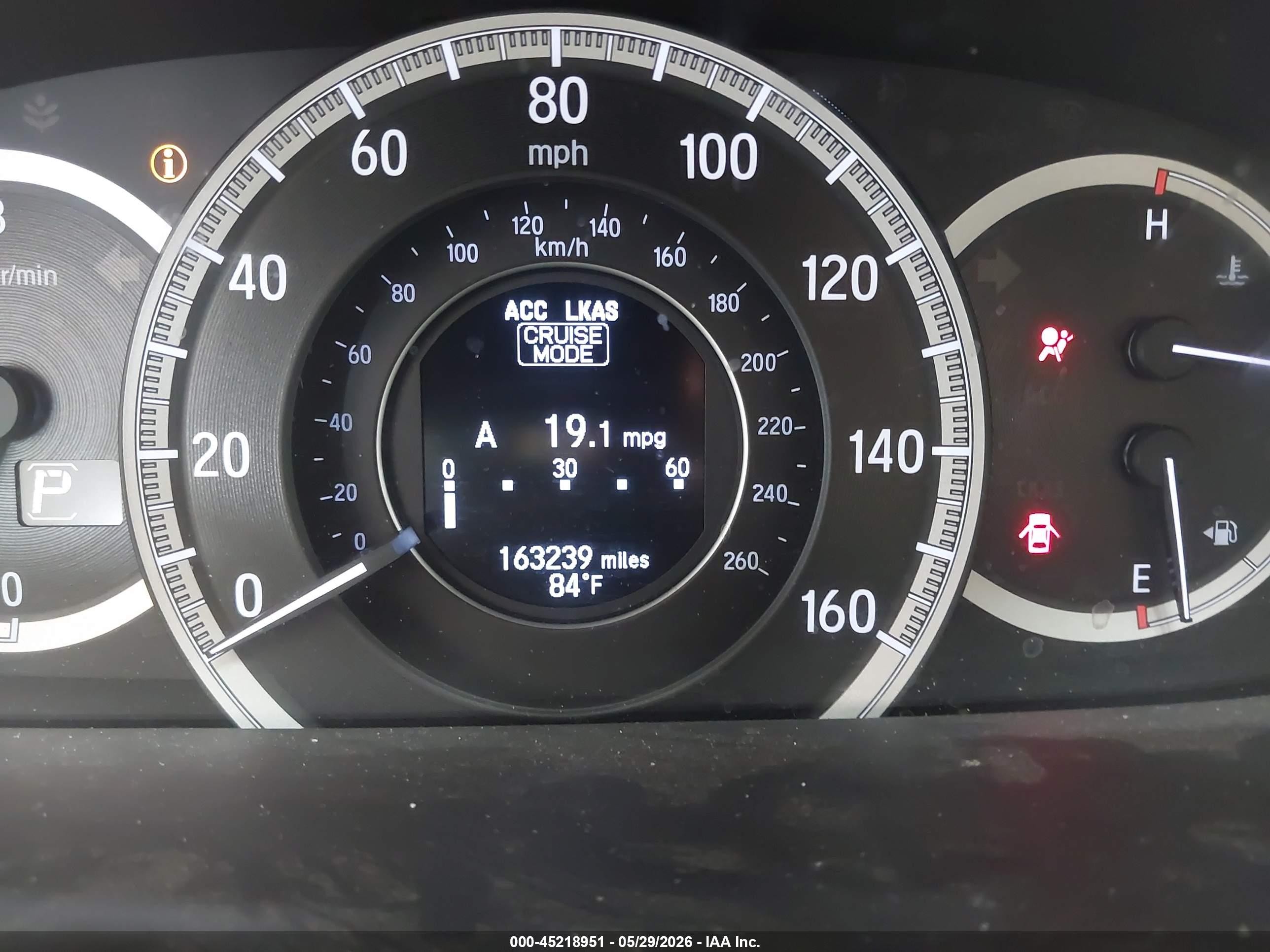 2016 Honda Accord Touring White vin: 1HGCR3F99GA027391