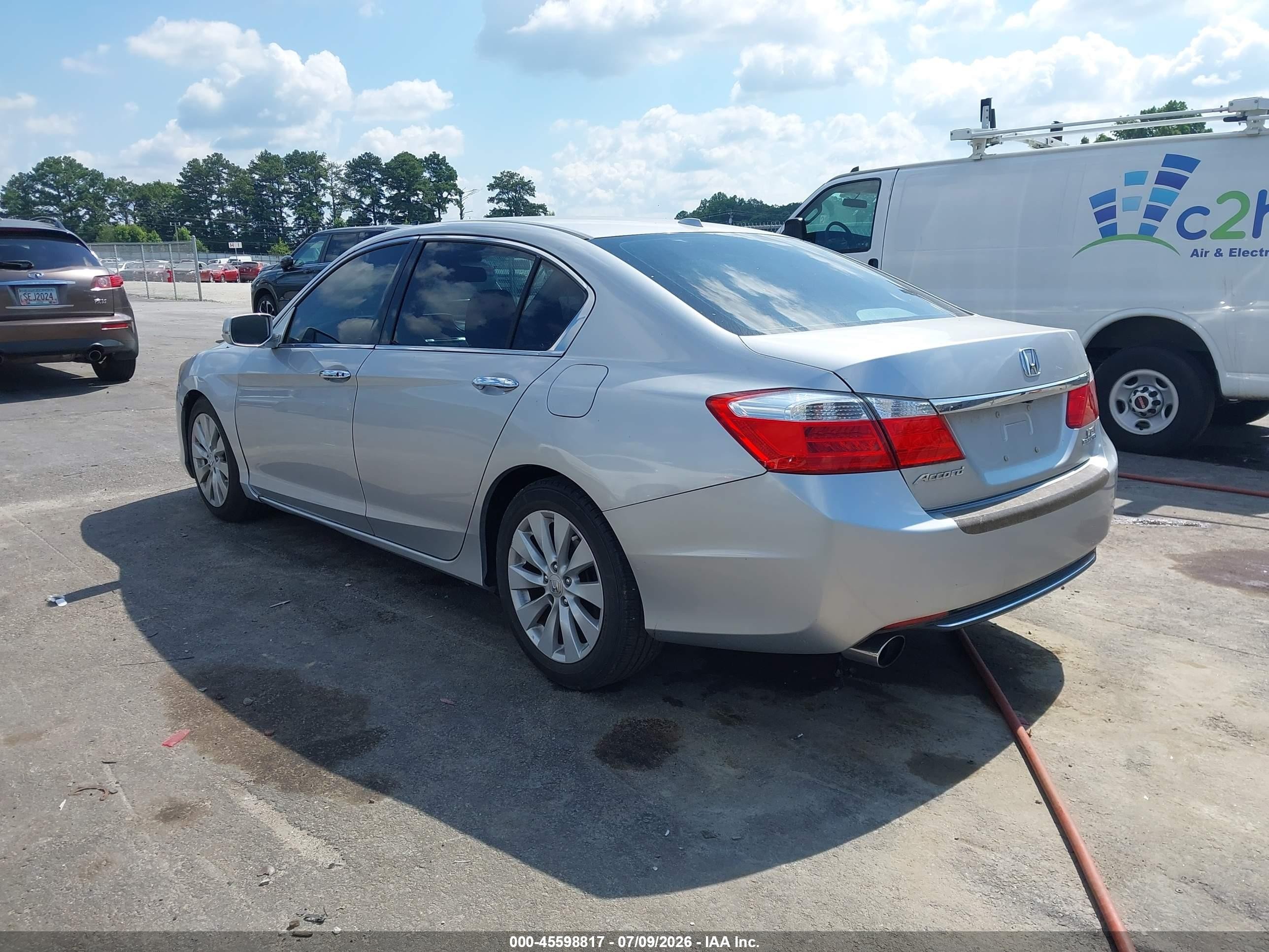 2013 Honda Accord Touring Silver vin: 1HGCR3F9XDA031901