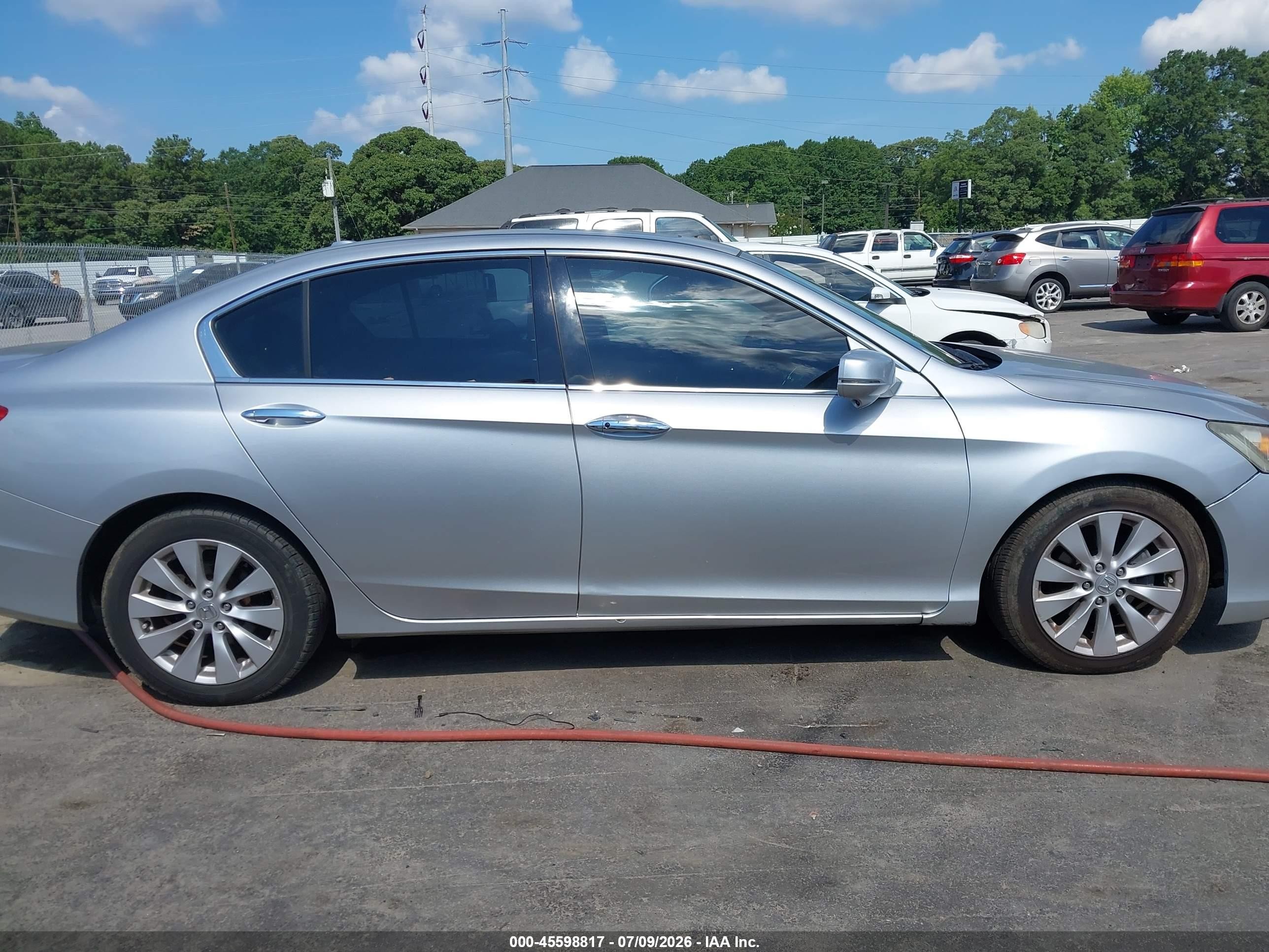 2013 Honda Accord Touring Silver vin: 1HGCR3F9XDA031901