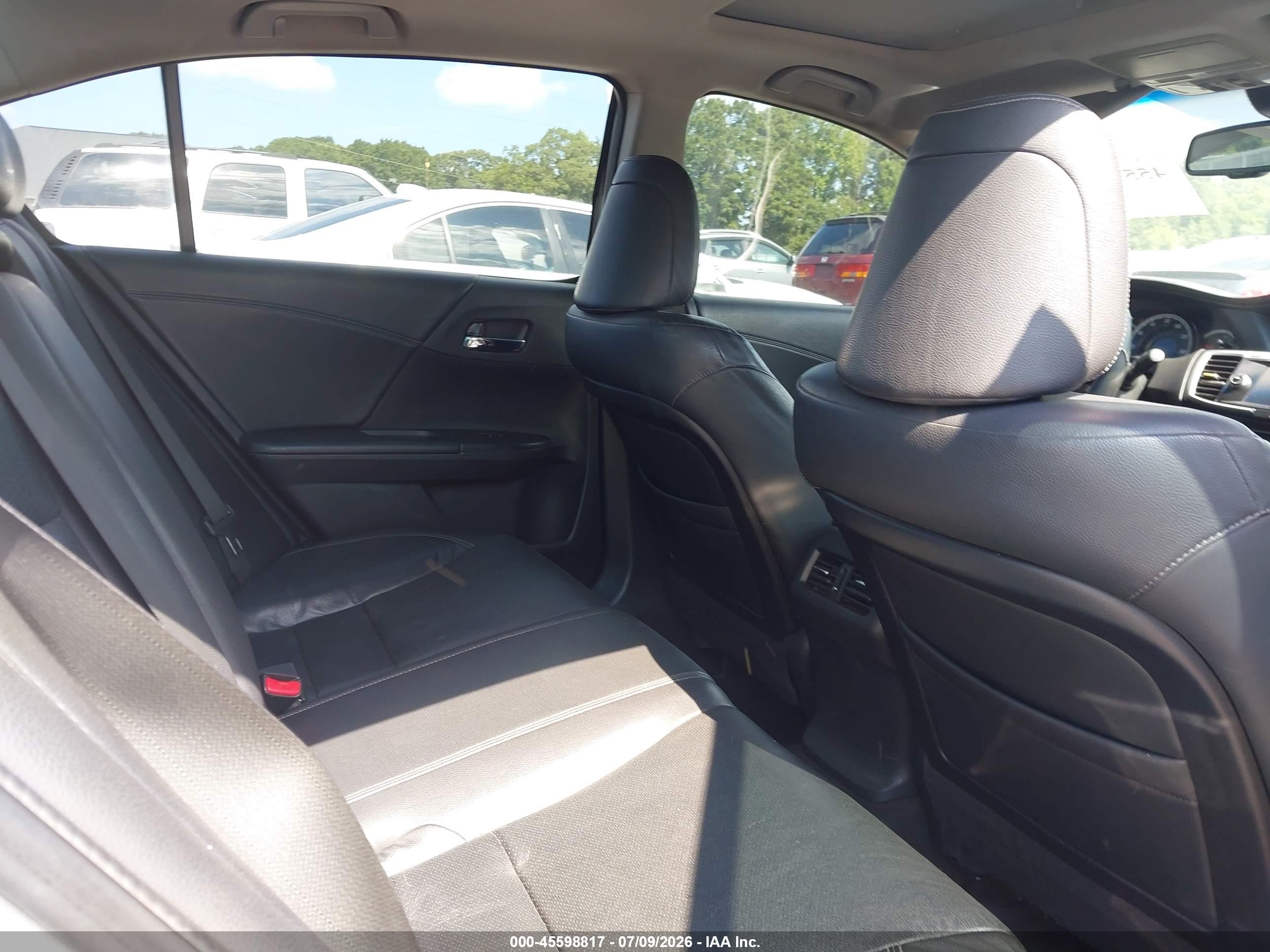 2013 Honda Accord Touring Silver vin: 1HGCR3F9XDA031901