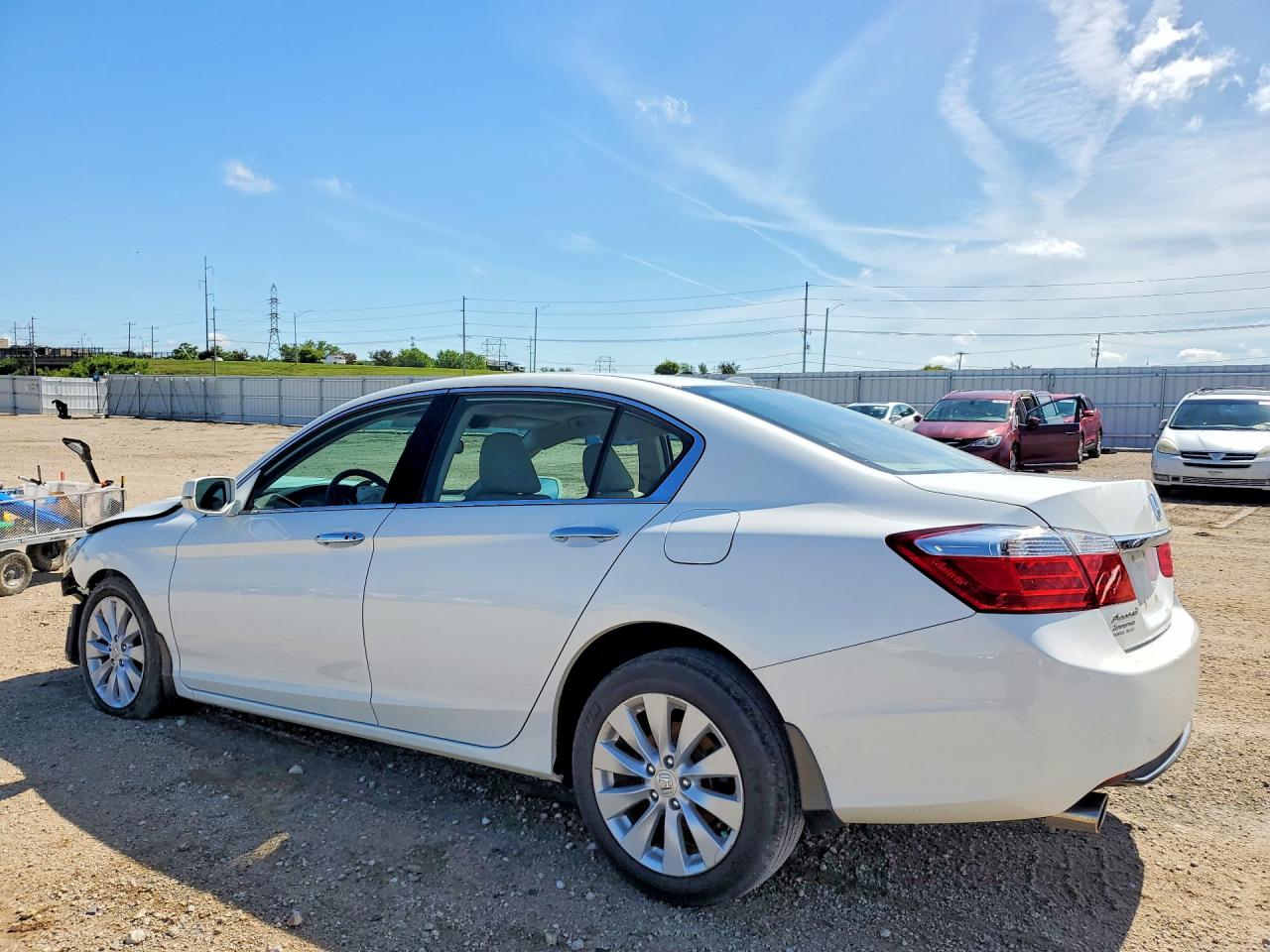 2013 Honda Accord Touring White vin: 1HGCR3F9XDA040825