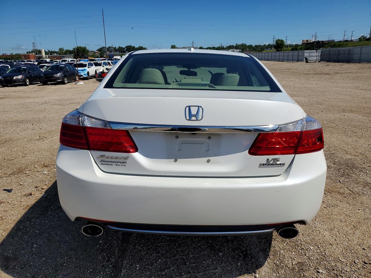 2013 Honda Accord Touring White vin: 1HGCR3F9XDA040825