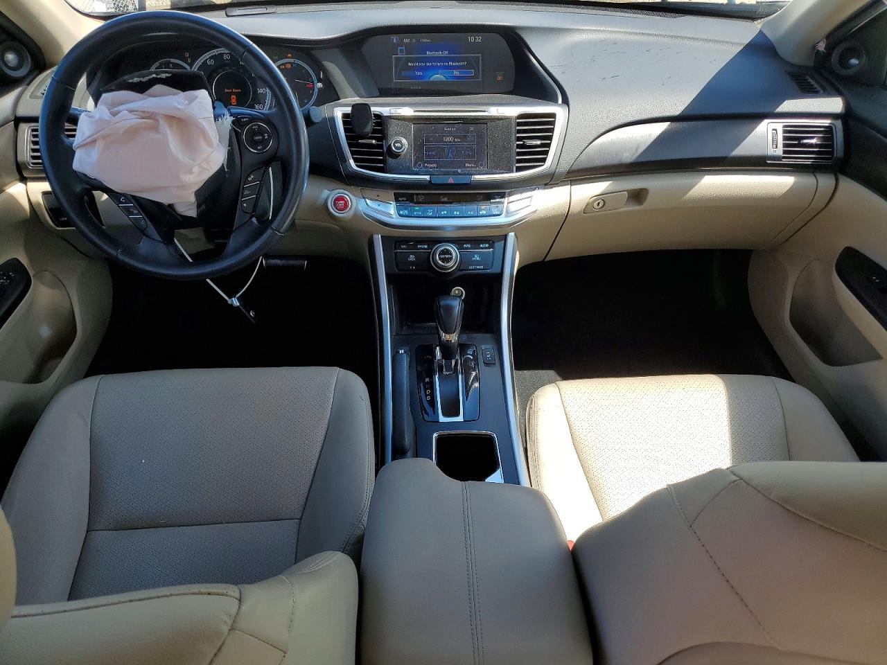 2013 Honda Accord Touring White vin: 1HGCR3F9XDA040825
