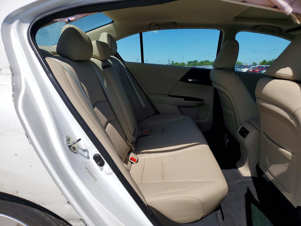 2013 Honda Accord Touring White vin: 1HGCR3F9XDA040825