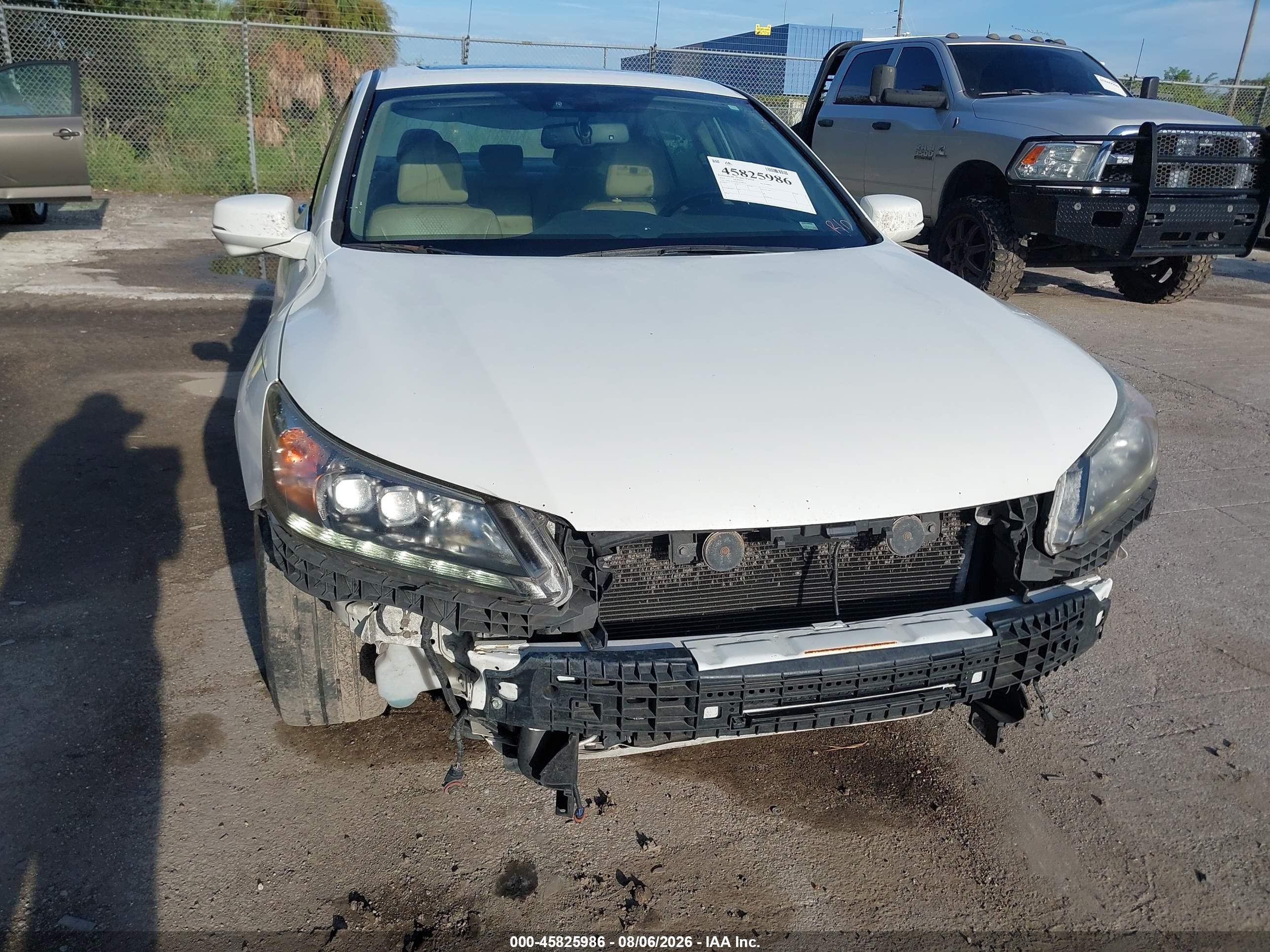 2015 Honda Accord Touring White vin: 1HGCR3F9XFA028872