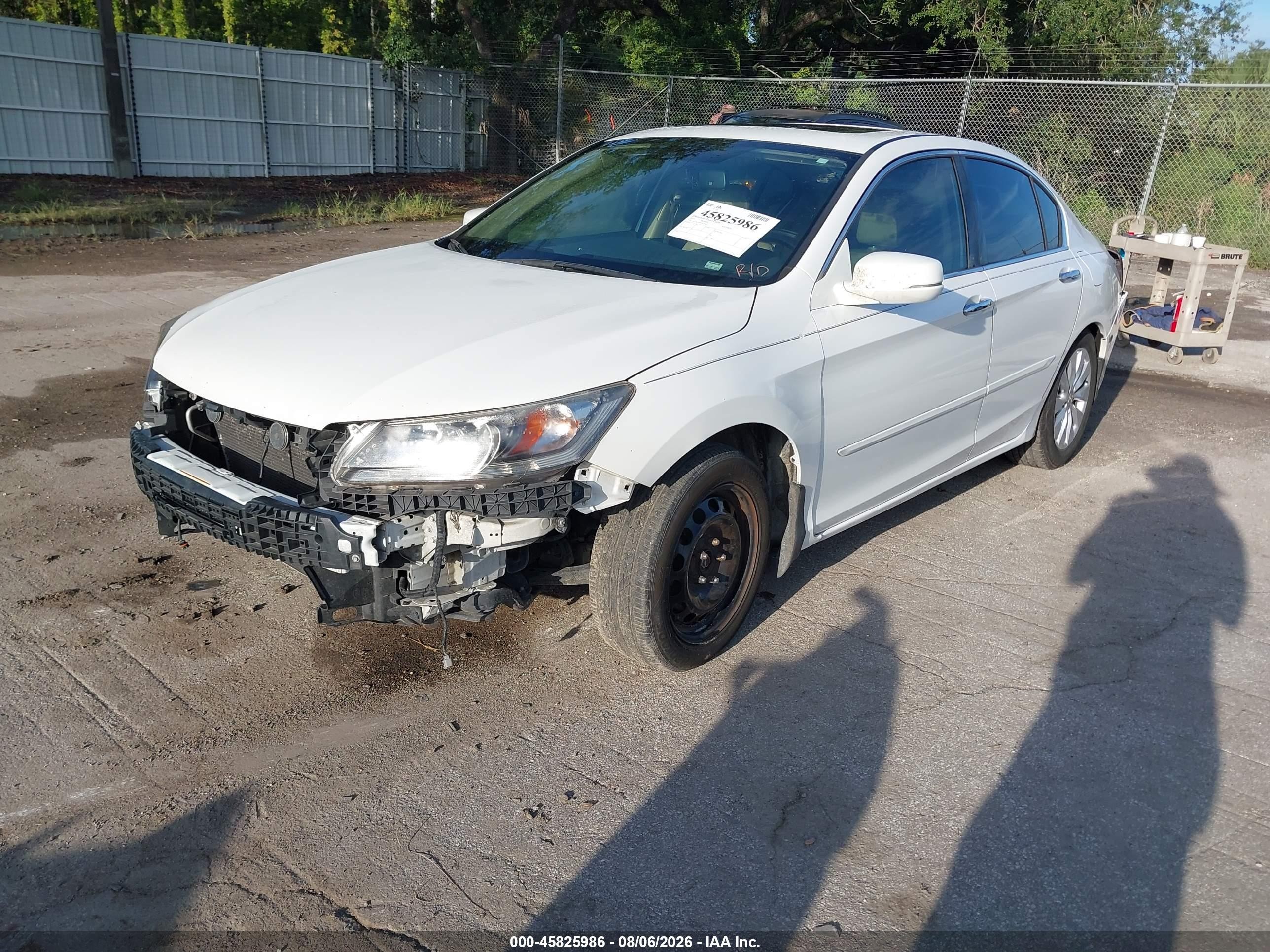 2015 Honda Accord Touring White vin: 1HGCR3F9XFA028872