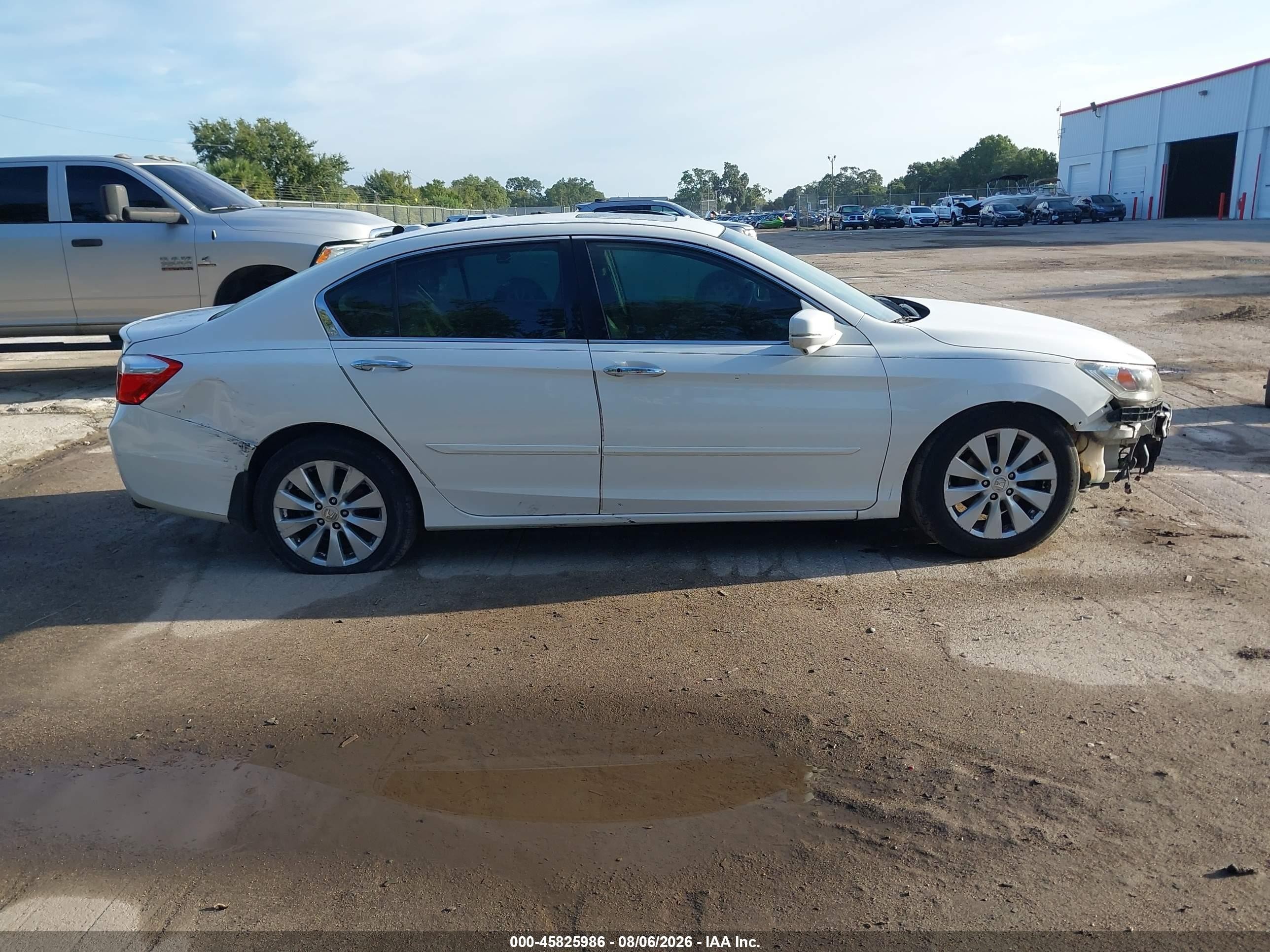 2015 Honda Accord Touring White vin: 1HGCR3F9XFA028872