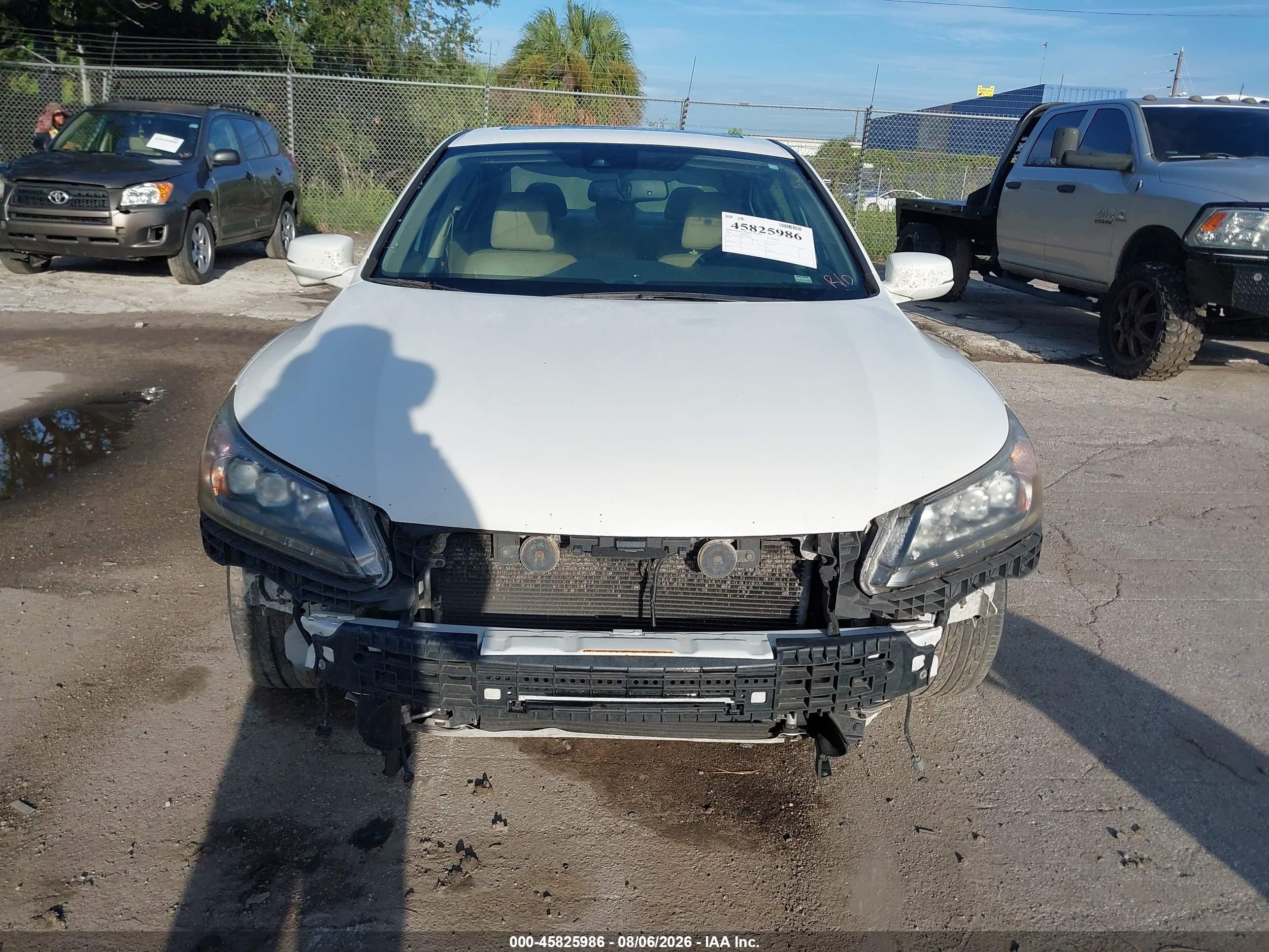 2015 Honda Accord Touring White vin: 1HGCR3F9XFA028872