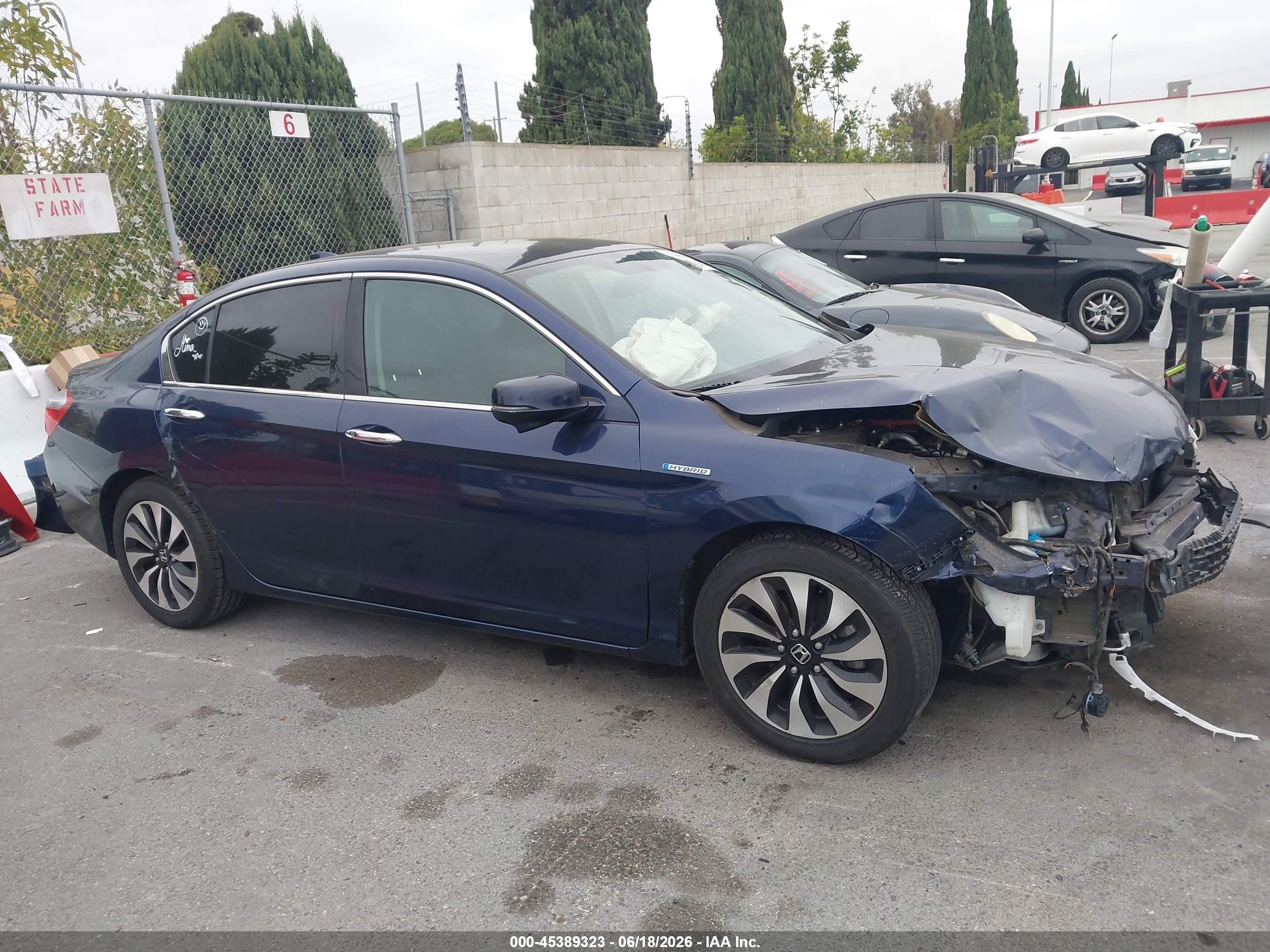 2015 Honda Accord Hybrid   Blue vin: 1HGCR6F32FA010749