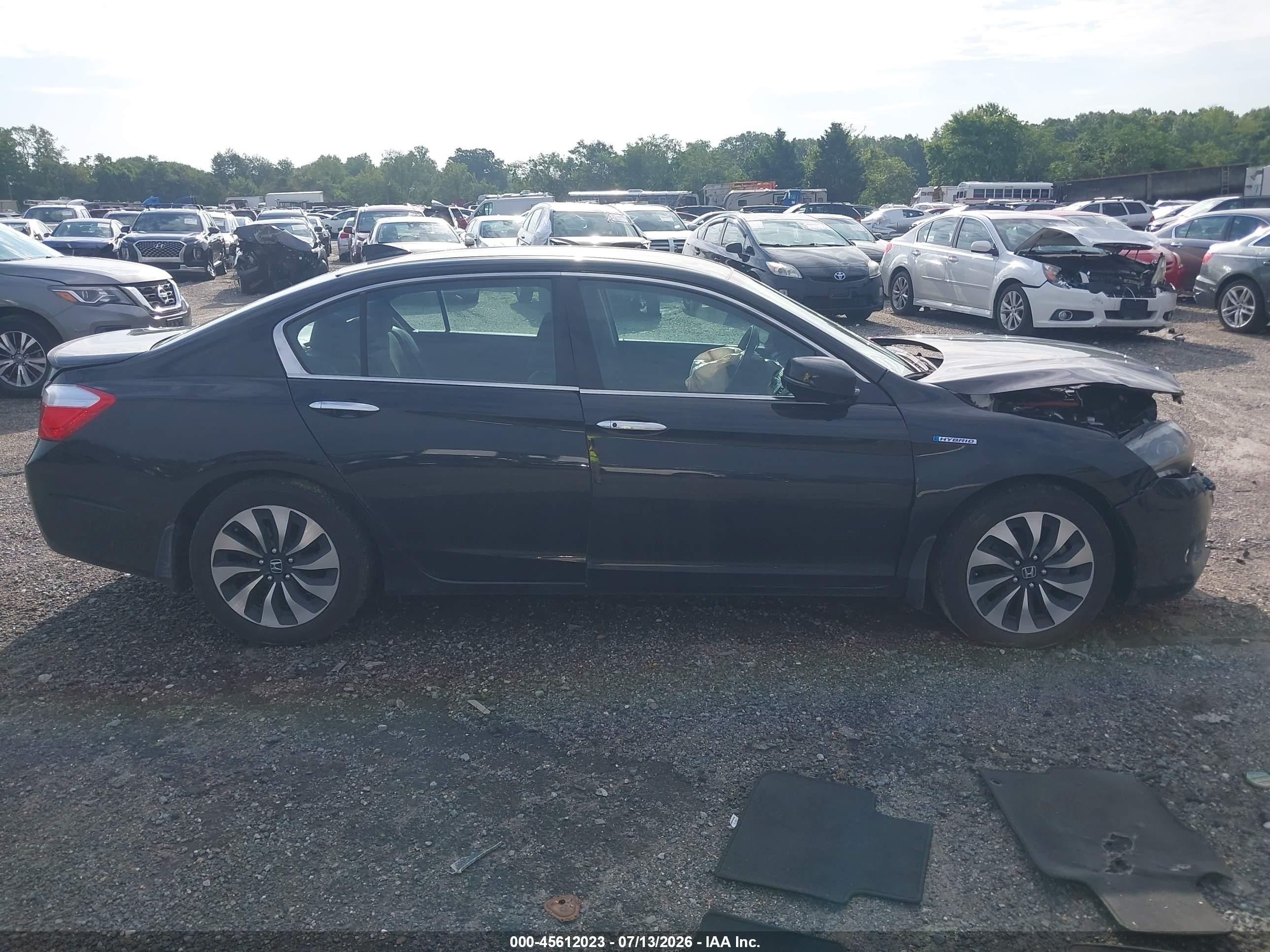 2015 Honda Accord Hybrid   vin: 1HGCR6F33FA005706