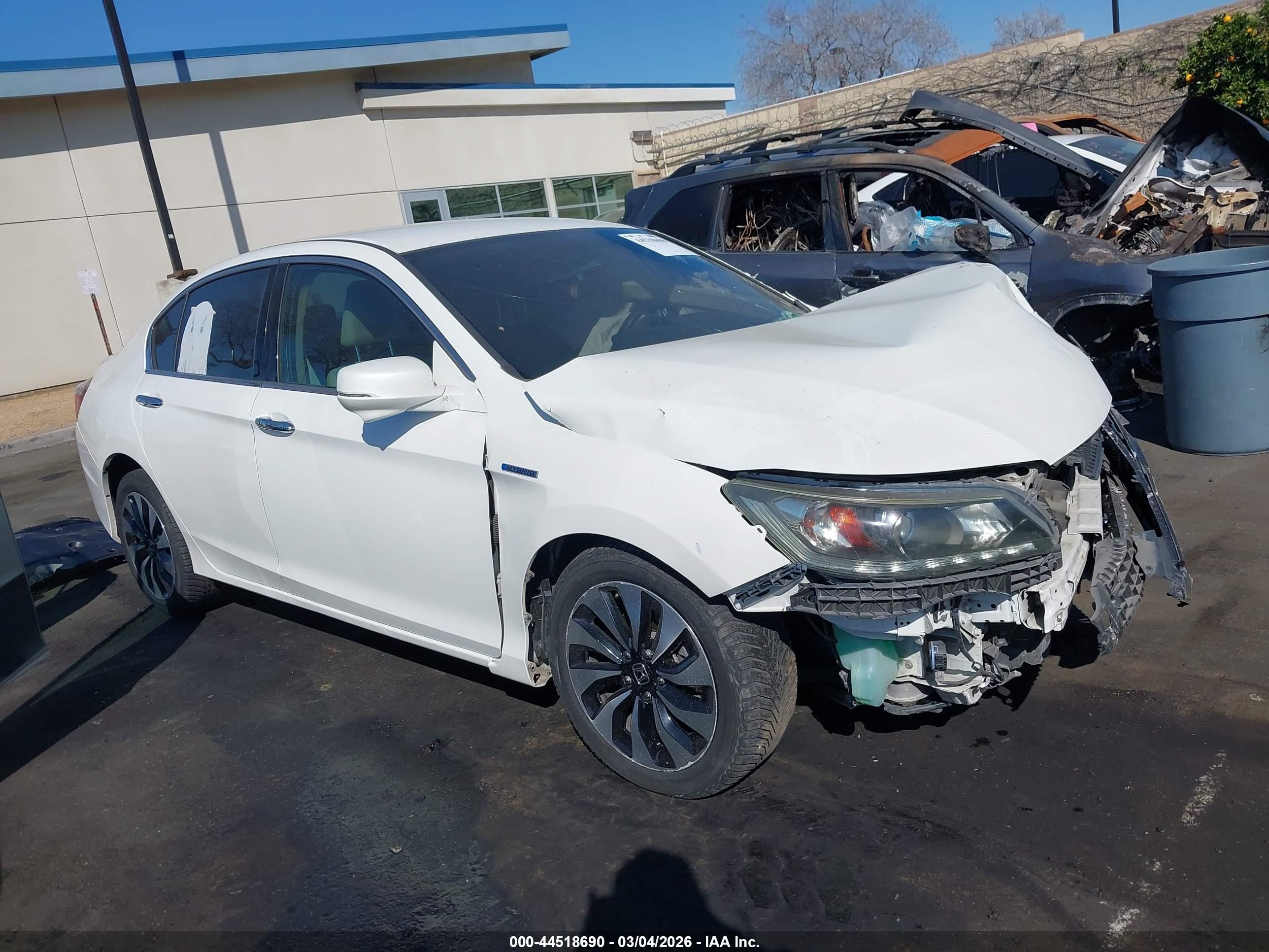 2015 Honda Accord Hybrid   White vin: 1HGCR6F39FA004673