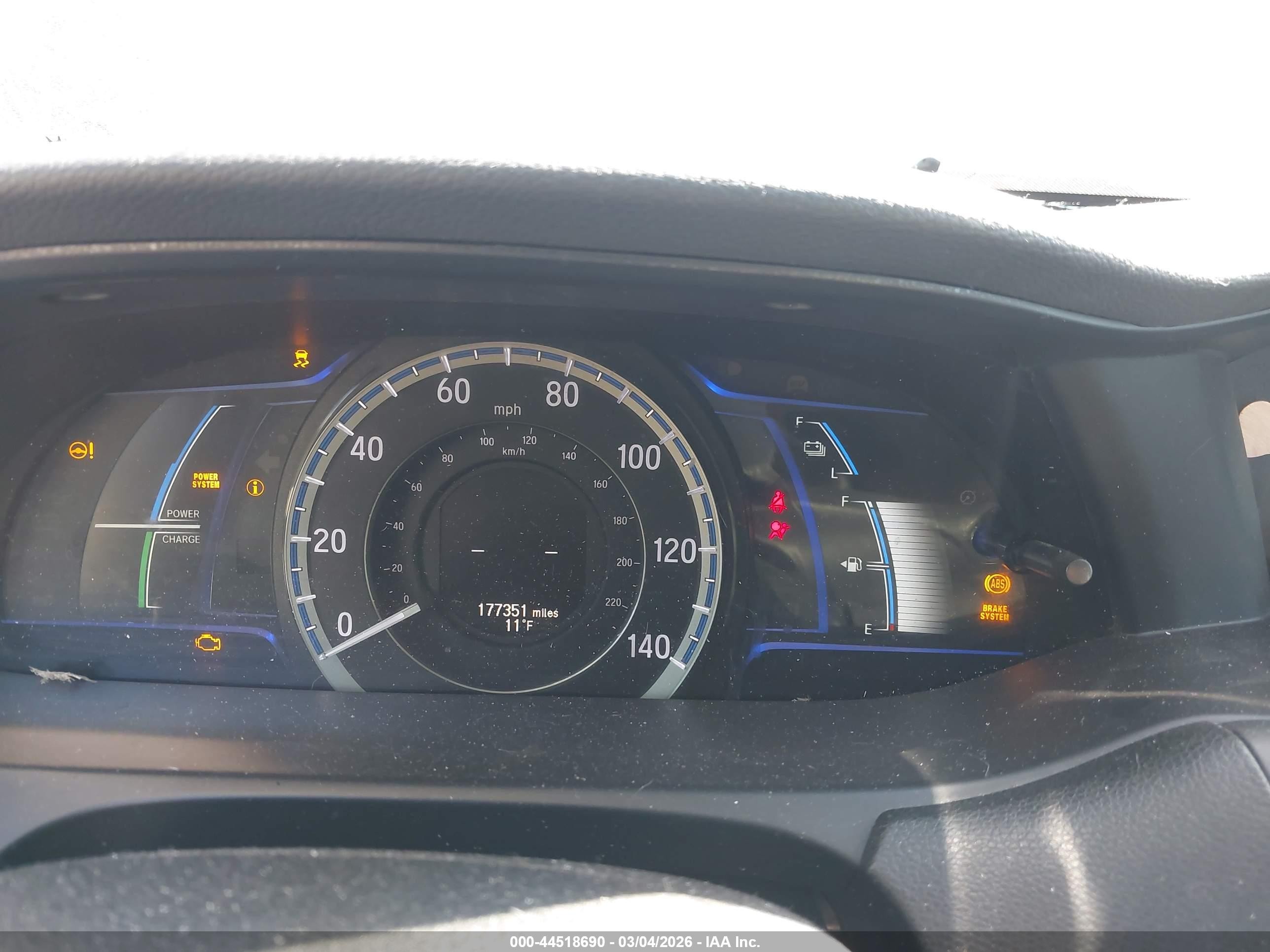 2015 Honda Accord Hybrid   White vin: 1HGCR6F39FA004673