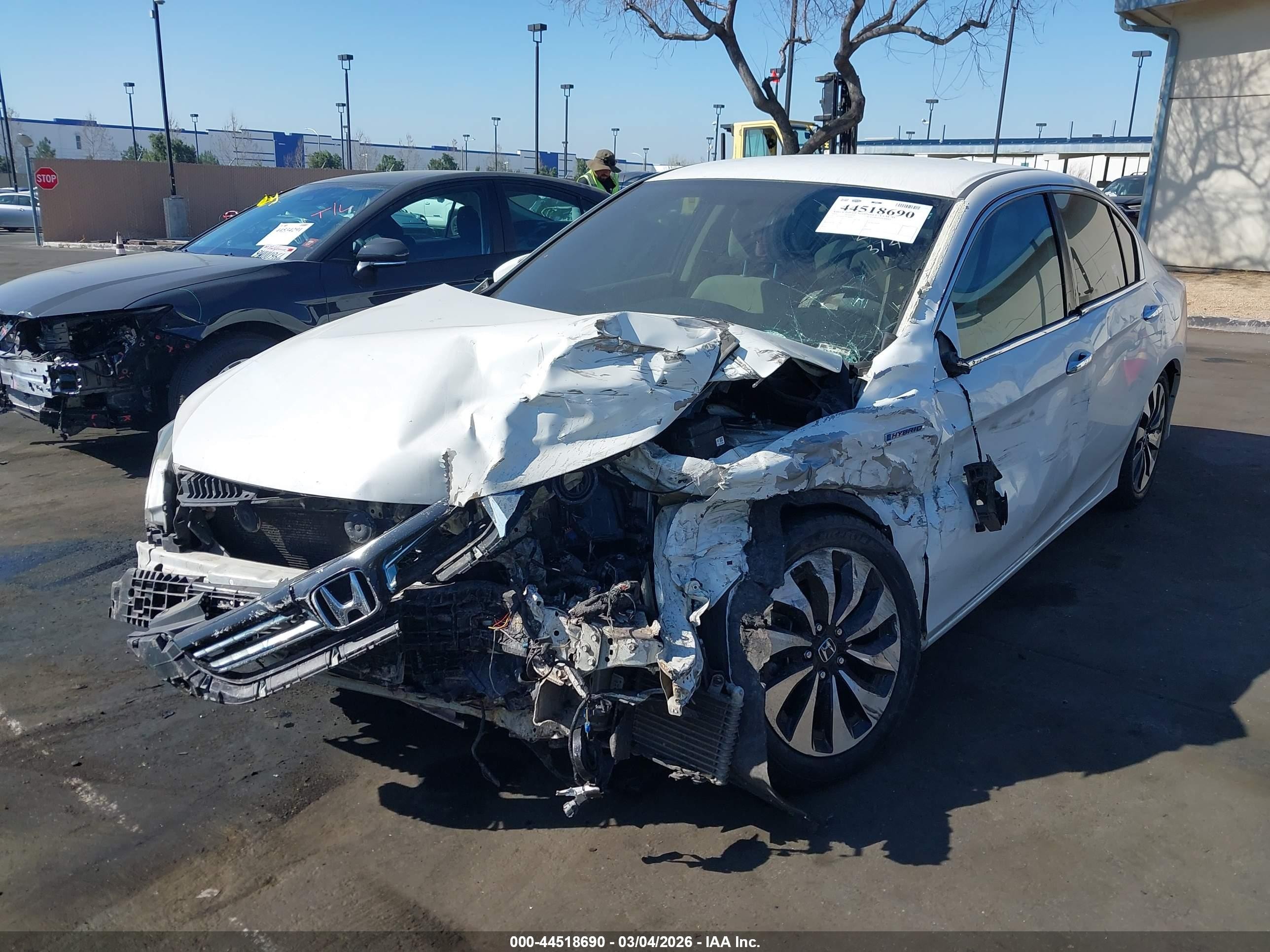 2015 Honda Accord Hybrid   White vin: 1HGCR6F39FA004673