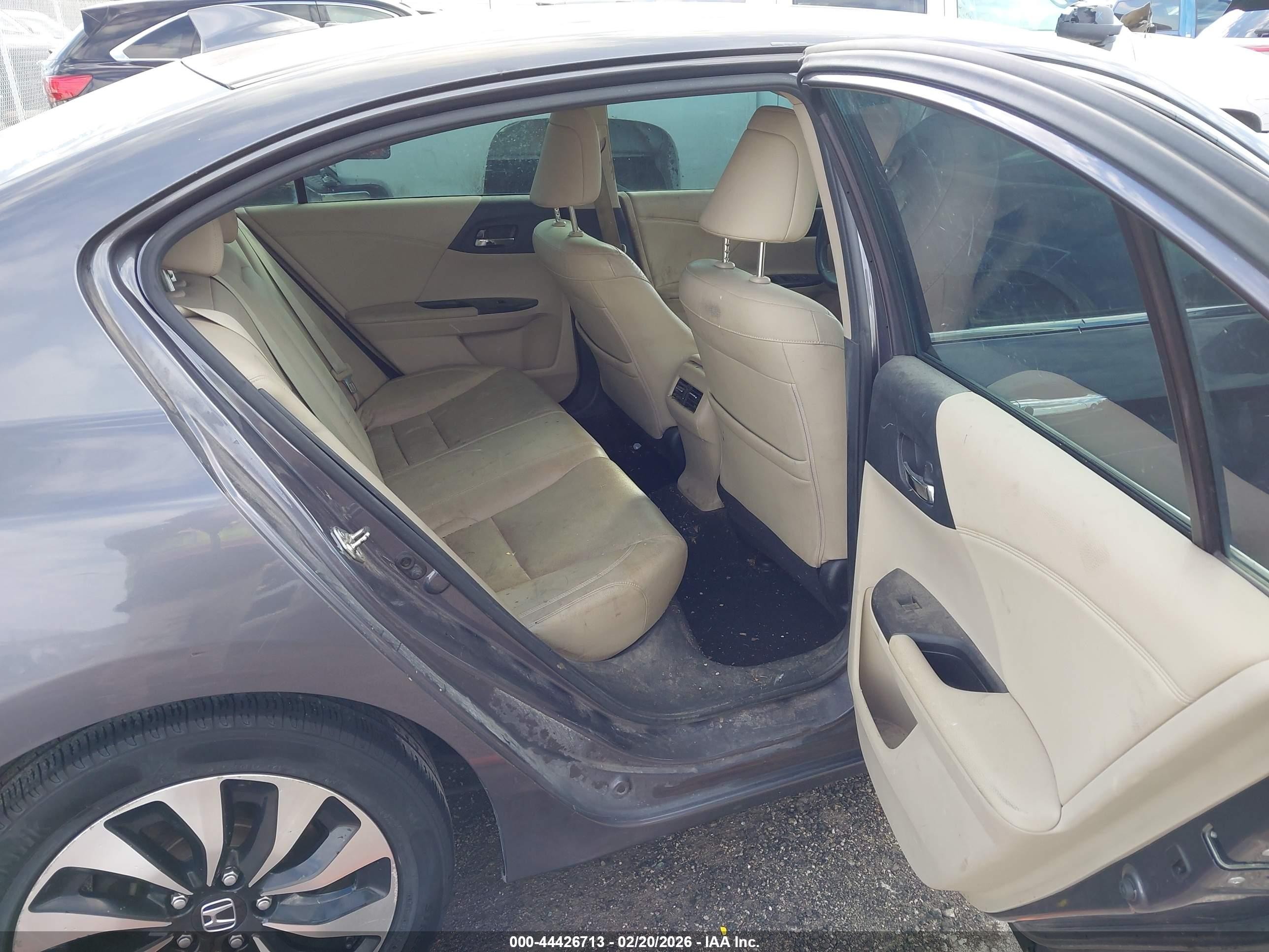 2015 Honda Accord Hybrid Touring Gray vin: 1HGCR6F71FA007750