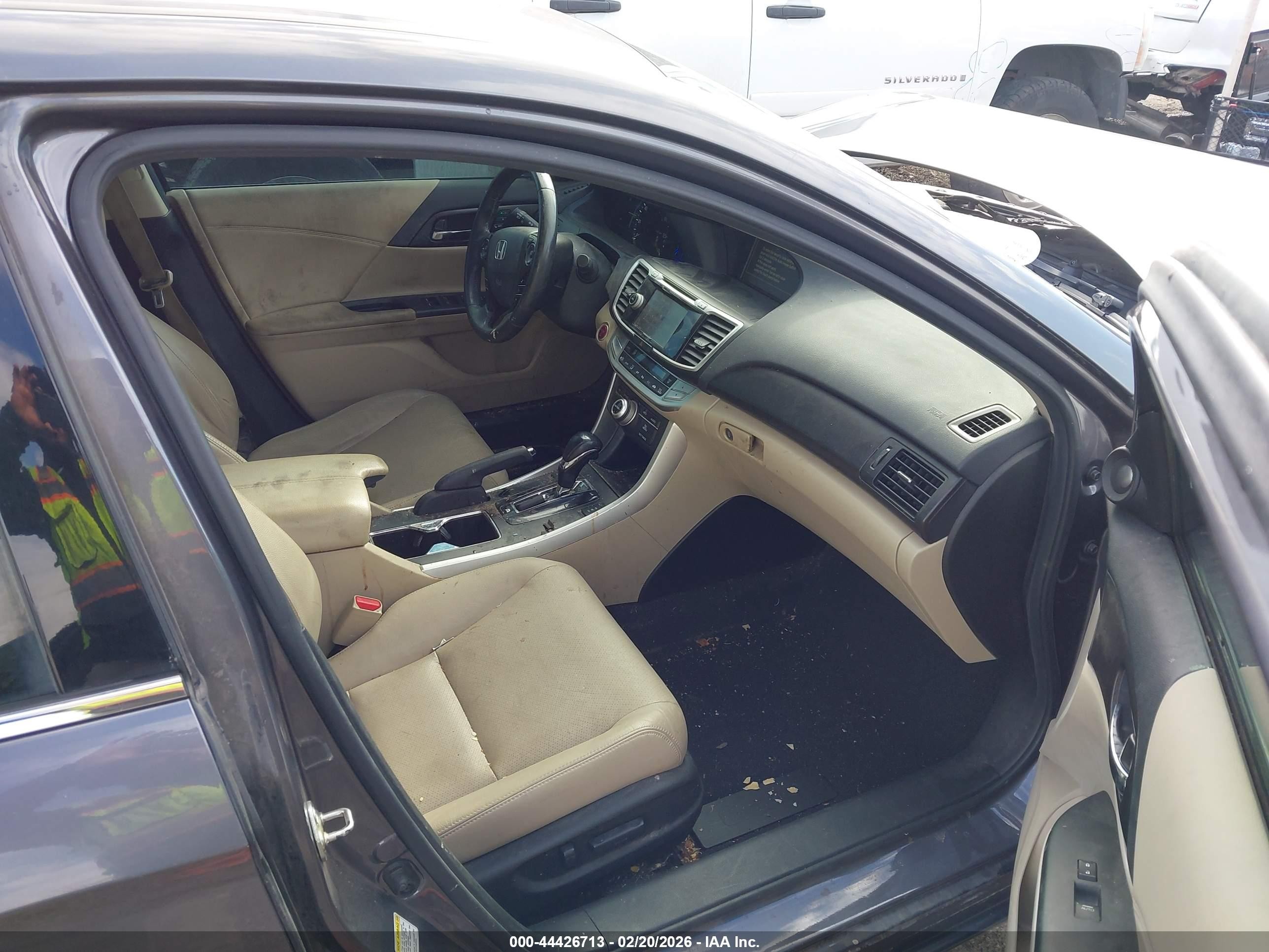 2015 Honda Accord Hybrid Touring Gray vin: 1HGCR6F71FA007750