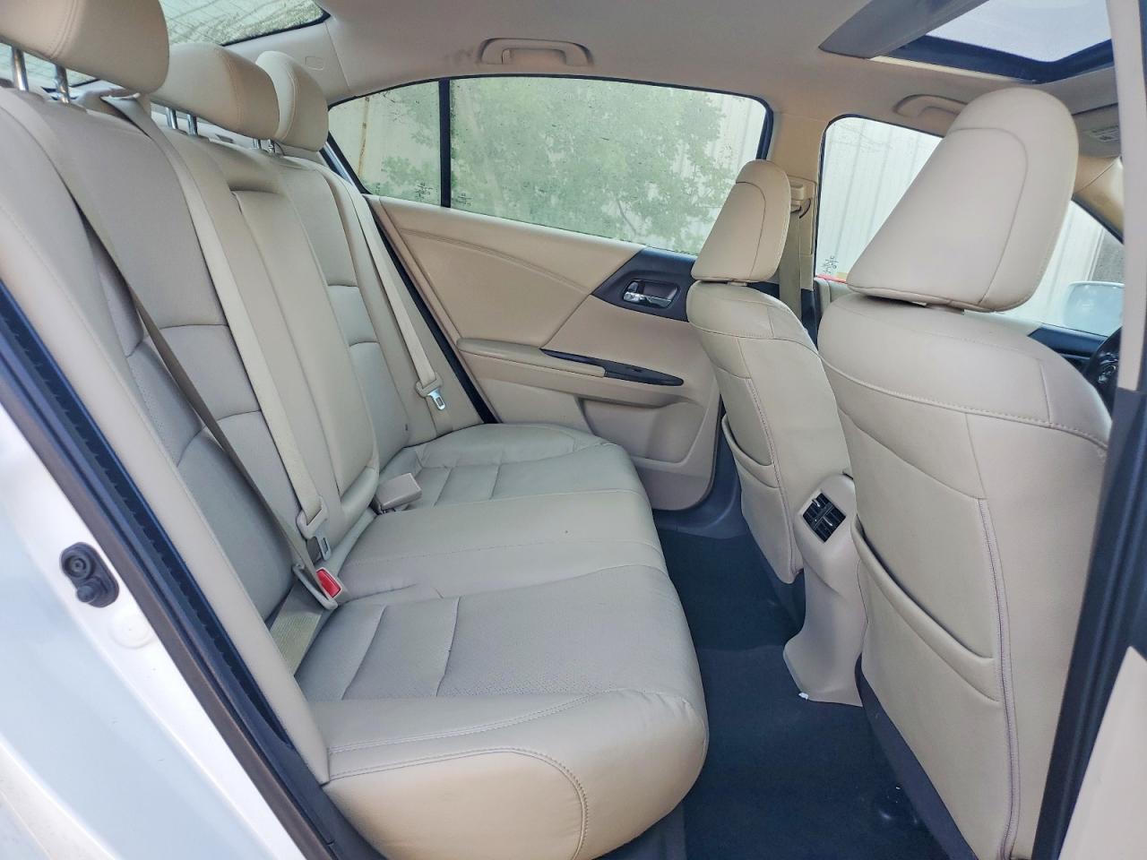 2015 Honda Accord Touring Hybrid White vin: 1HGCR6F75FA009906