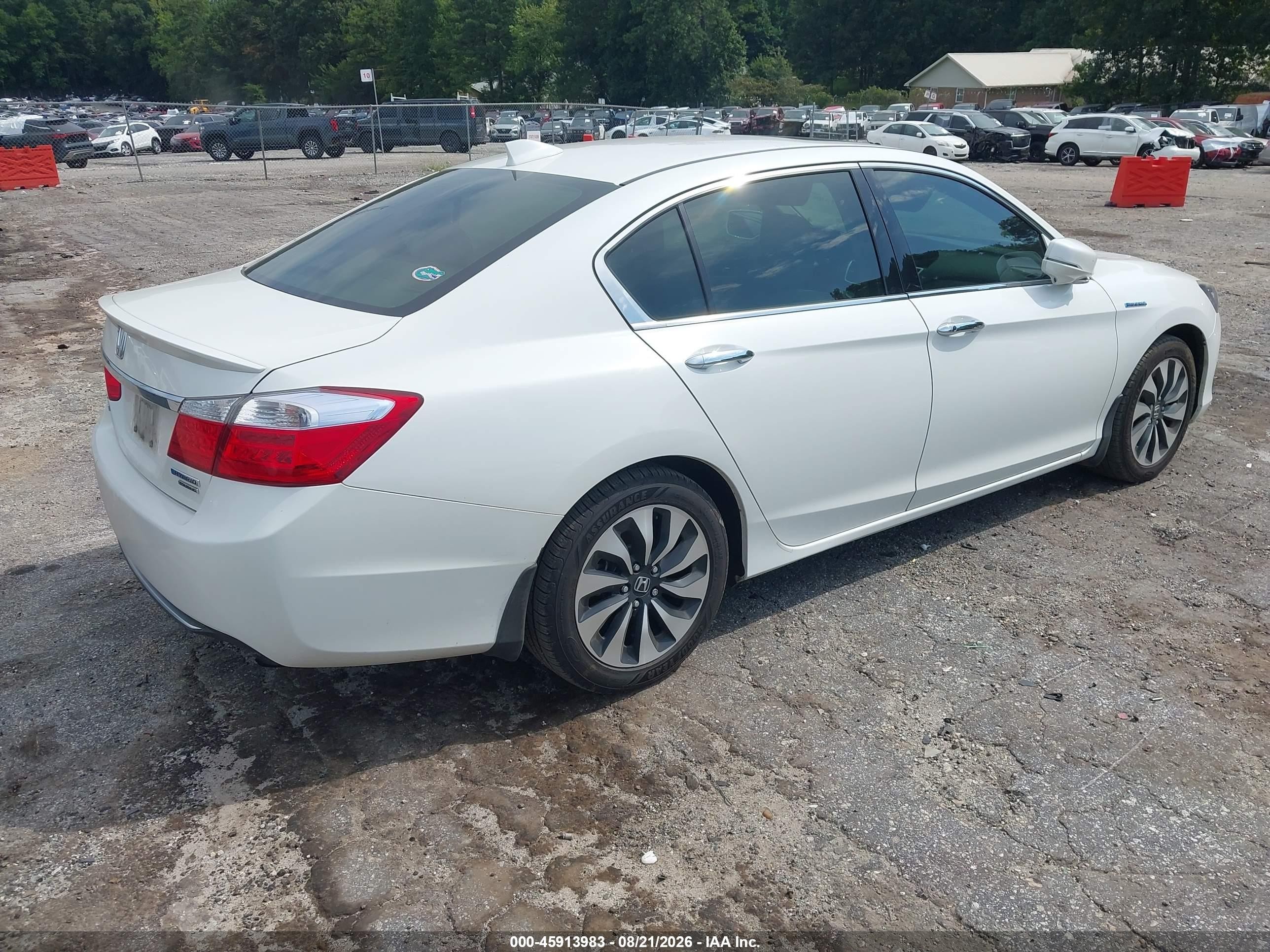 2014 Honda Accord Hybrid Touring White vin: 1HGCR6F76EA007337