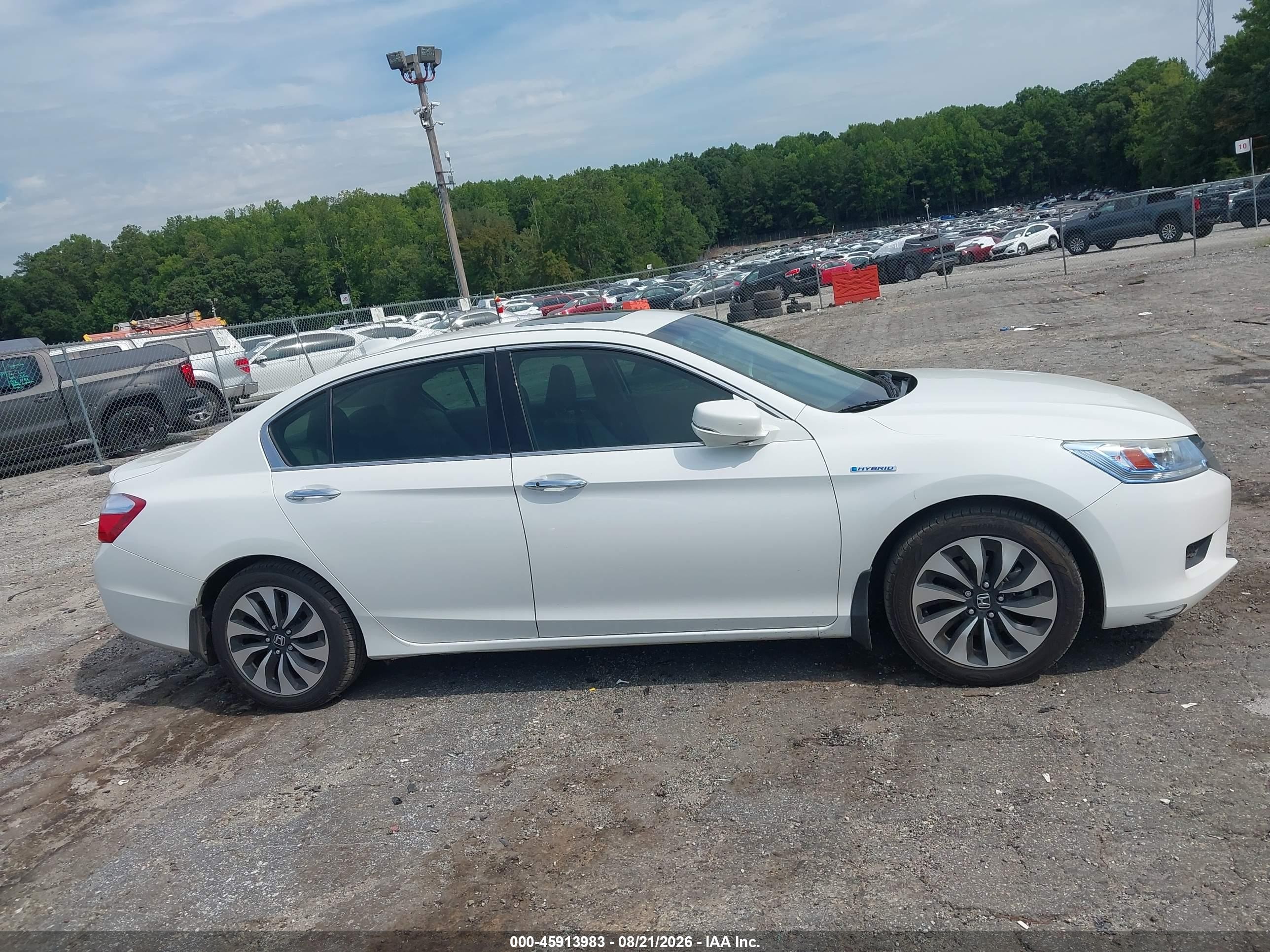 2014 Honda Accord Hybrid Touring White vin: 1HGCR6F76EA007337
