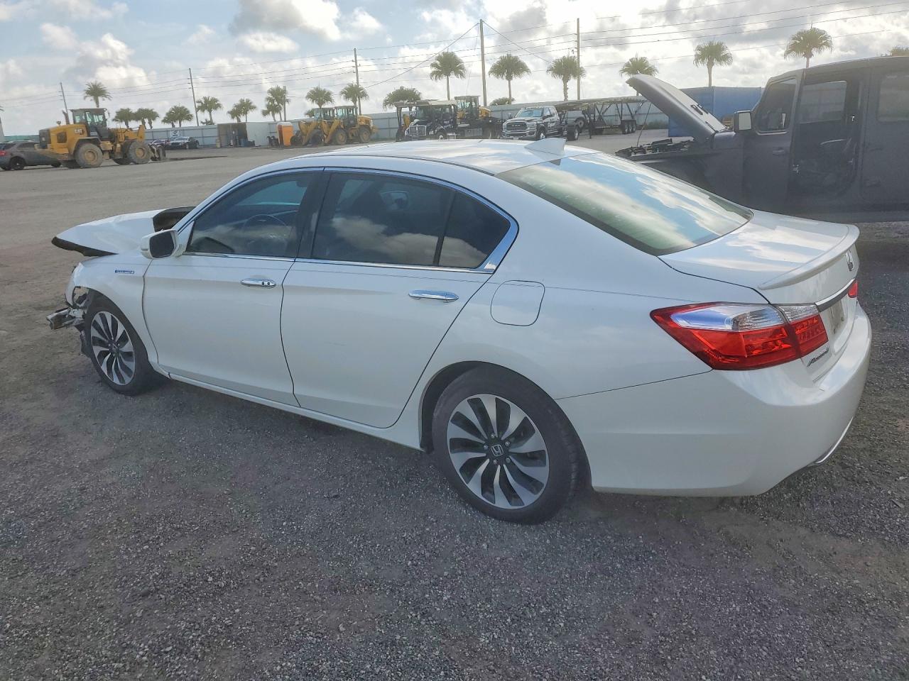 2015 Honda Accord Touring Hybrid White vin: 1HGCR6F79FA013974