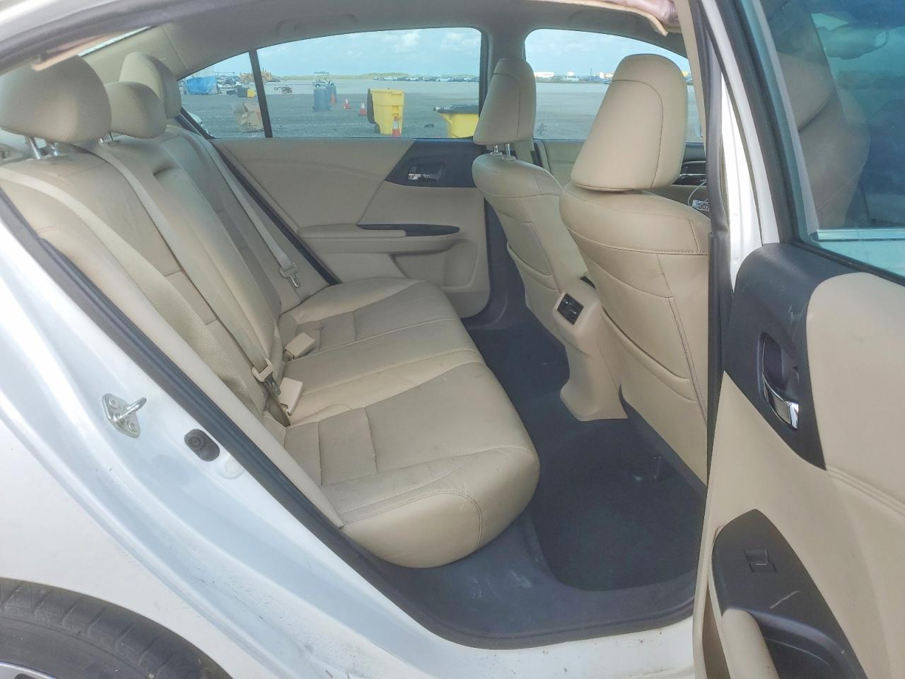 2015 Honda Accord Touring Hybrid White vin: 1HGCR6F79FA013974