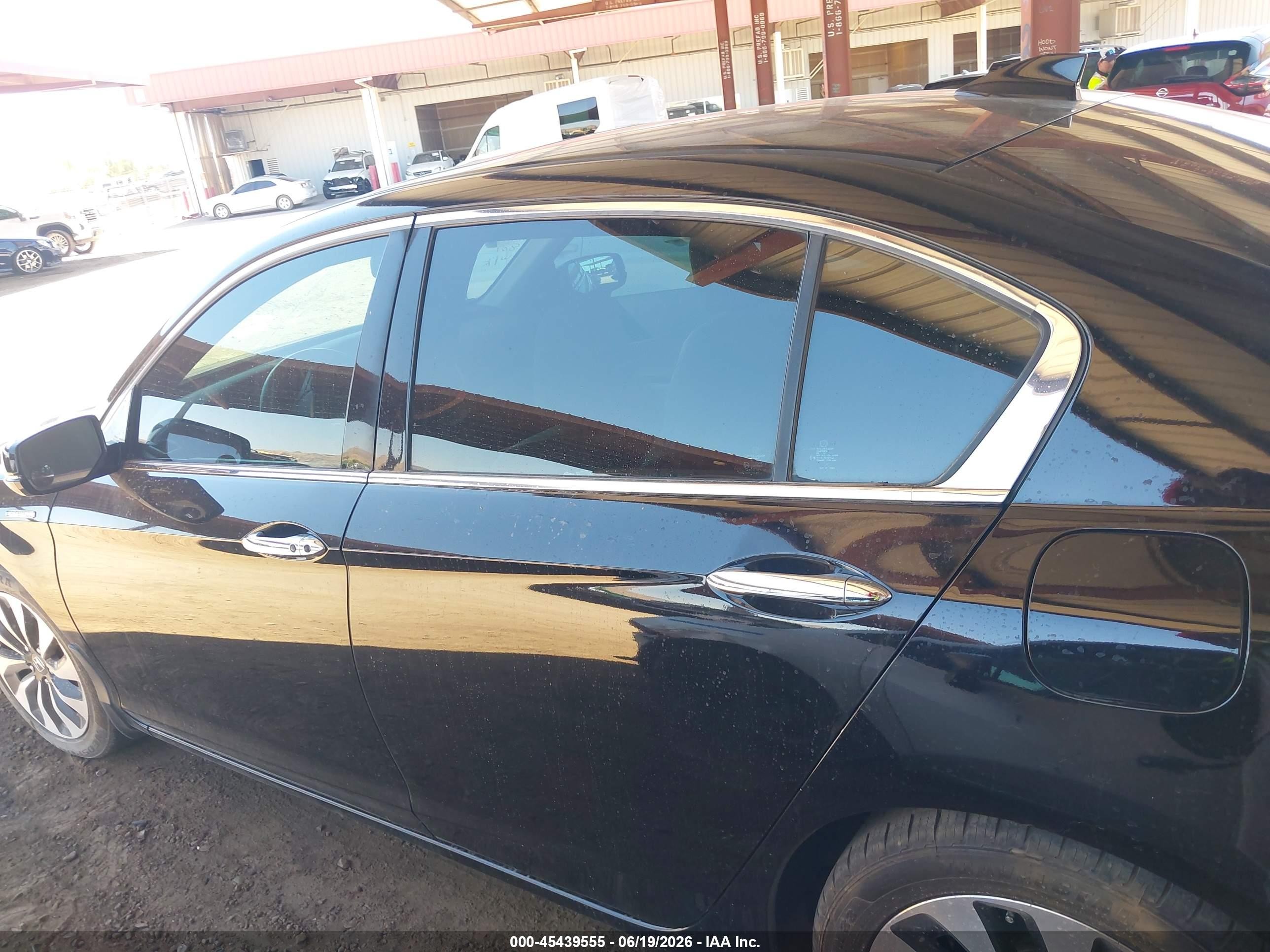 2015 Honda Accord Hybrid Touring Black vin: 1HGCR6F7XFA006337