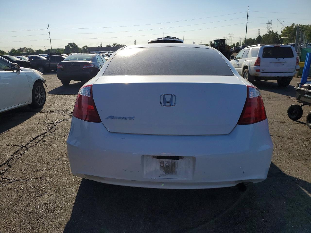 2009 Honda Accord Lx White vin: 1HGCS12319A018973