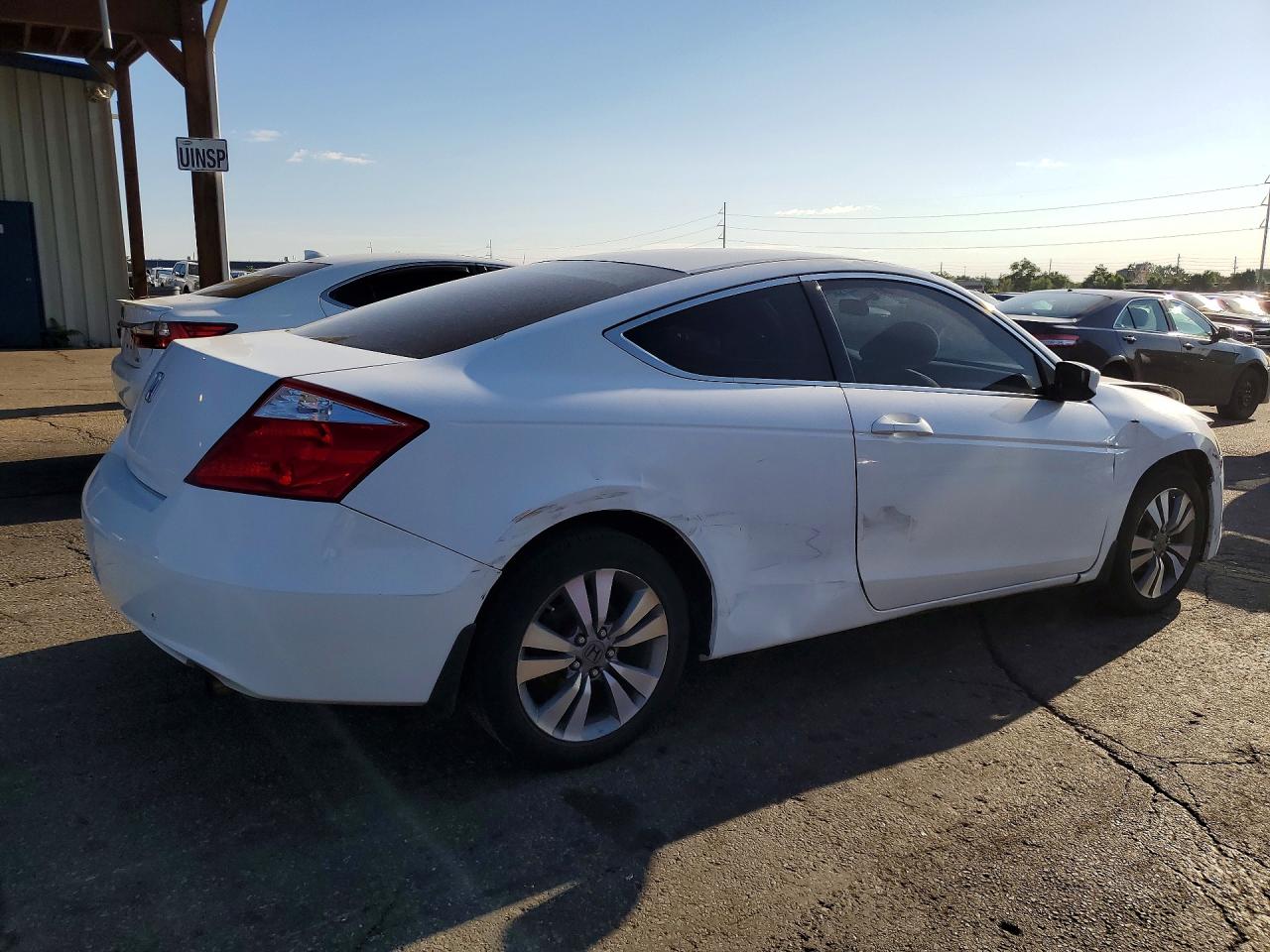 2009 Honda Accord Lx White vin: 1HGCS12319A018973