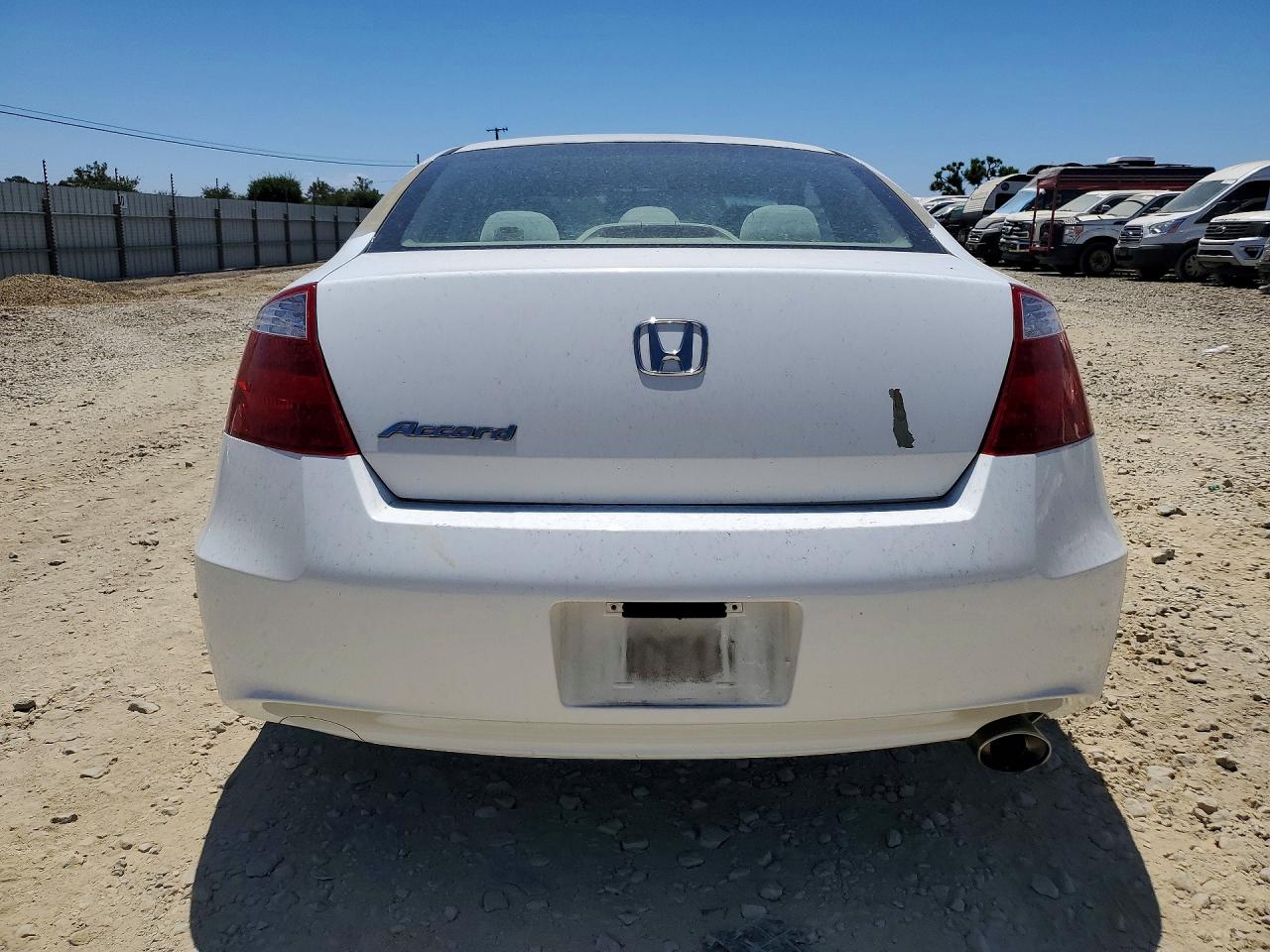 2009 Honda Accord Lx White vin: 1HGCS12399A019658
