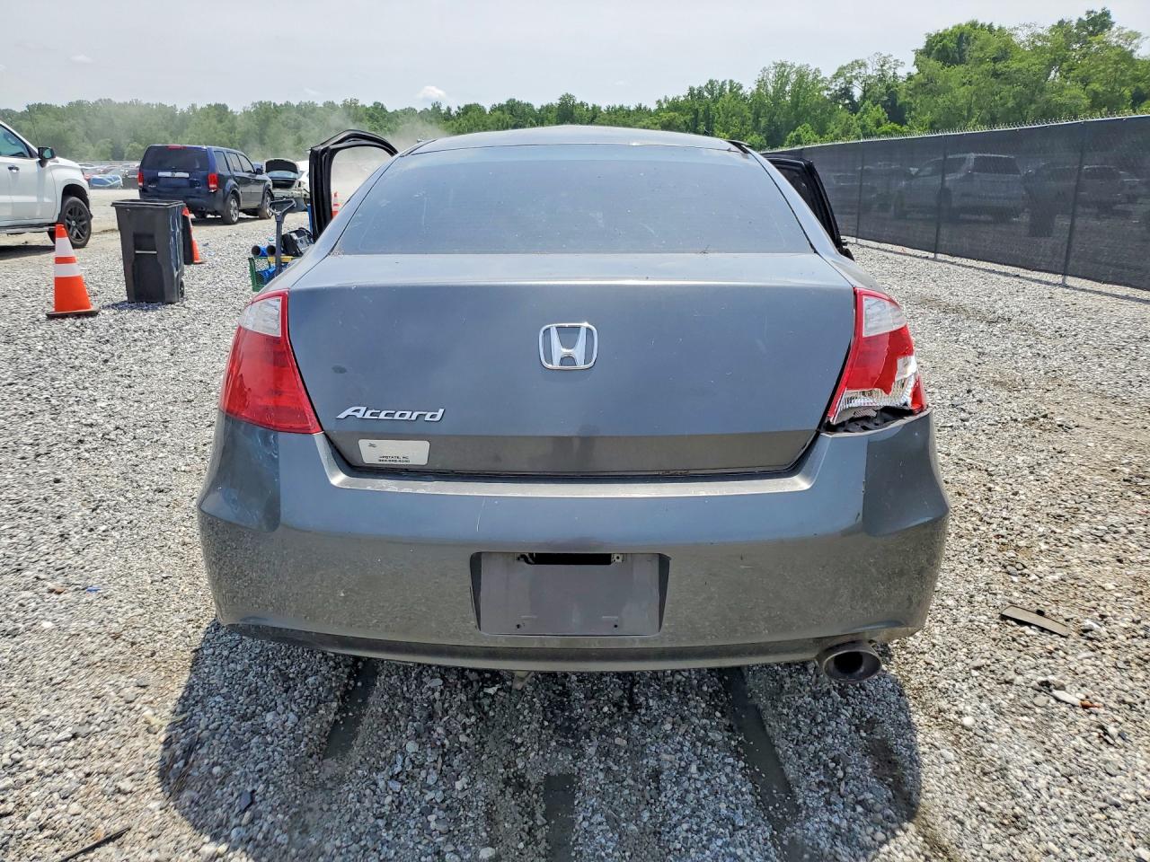2010 Honda Accord Lx Gray vin: 1HGCS1B33AA010250