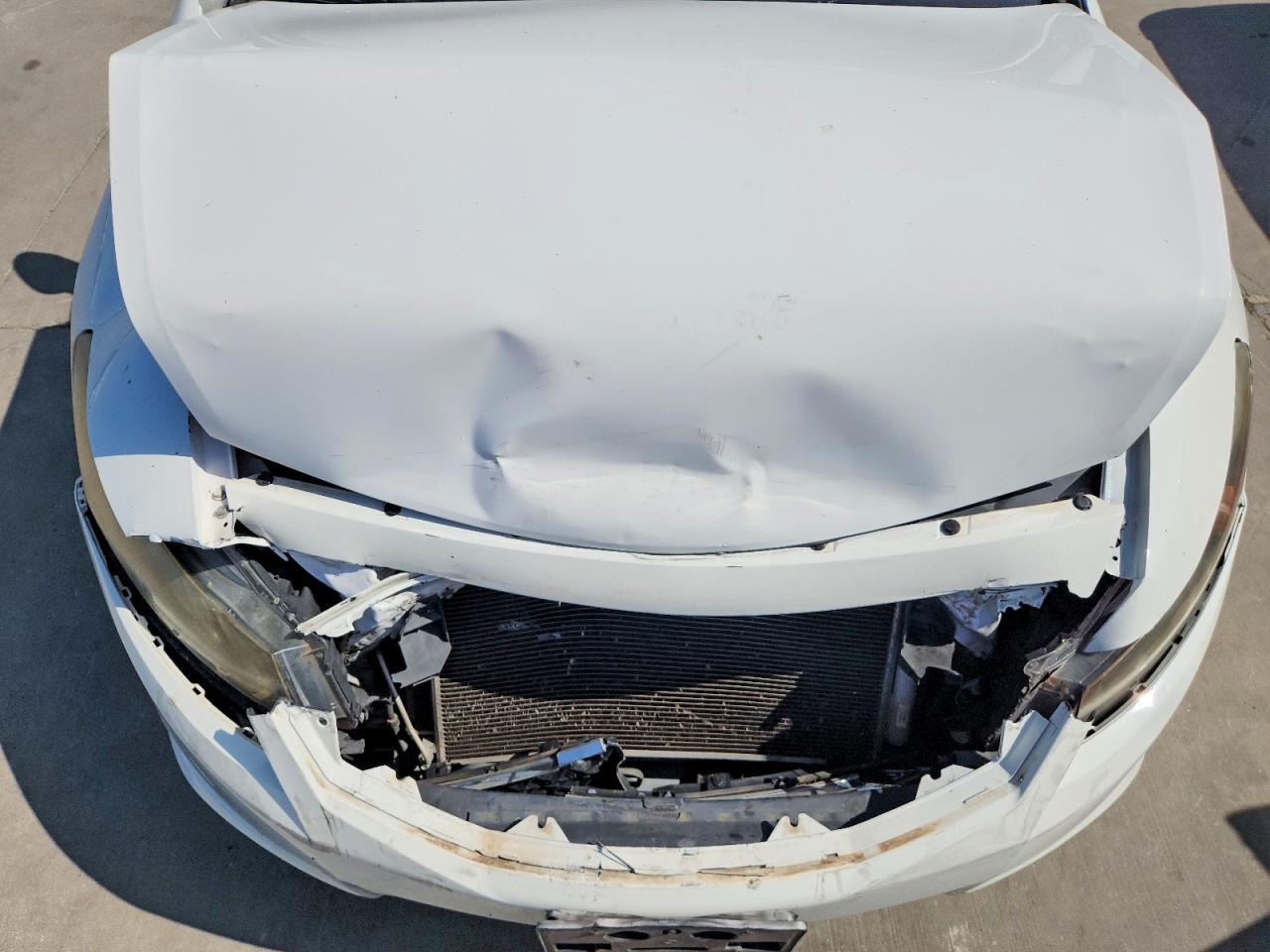2010 Honda Accord Lx White vin: 1HGCS1B33AA021572