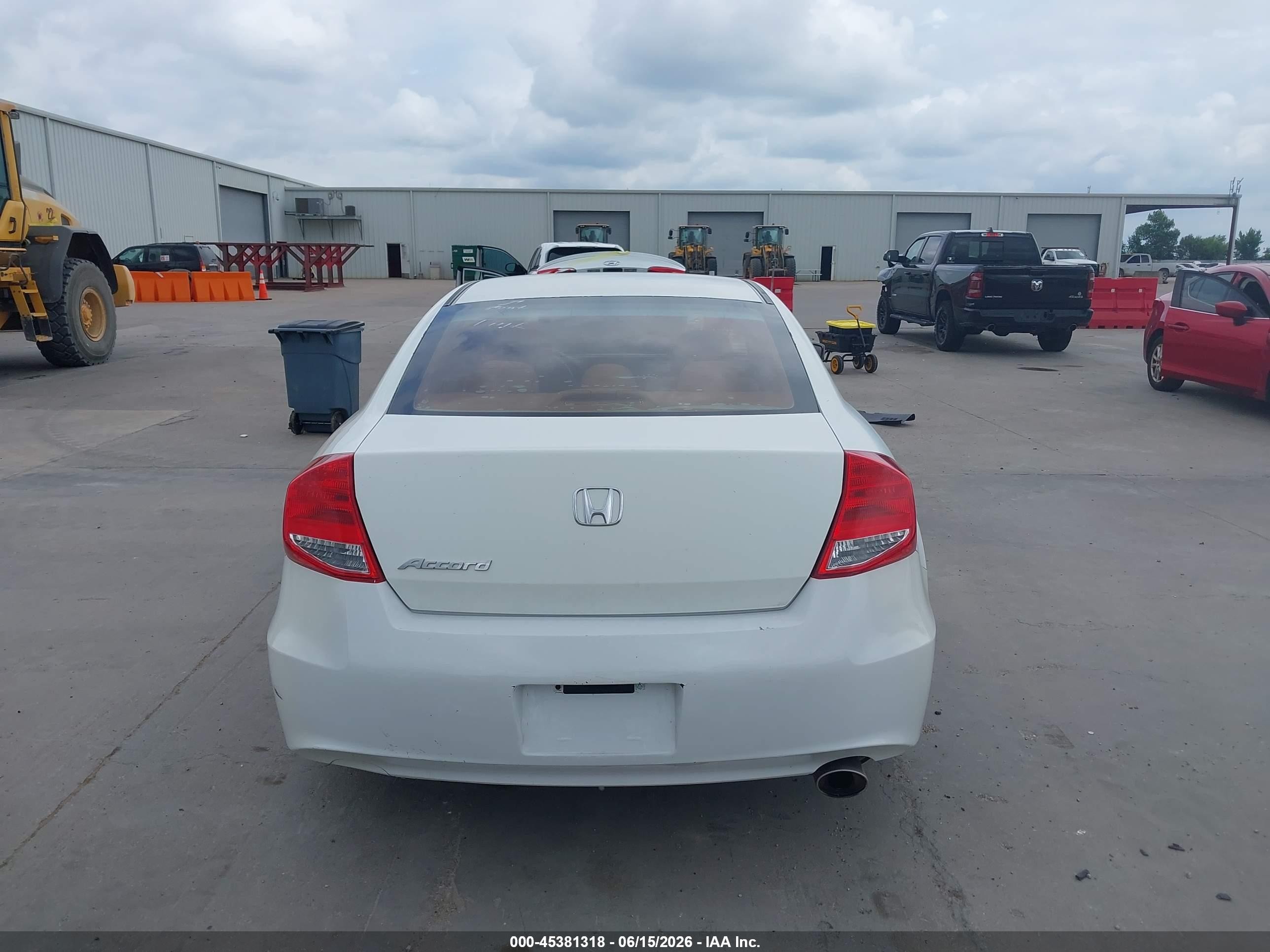 2011 Honda Accord 2.4 Lx-s White vin: 1HGCS1B36BA013869