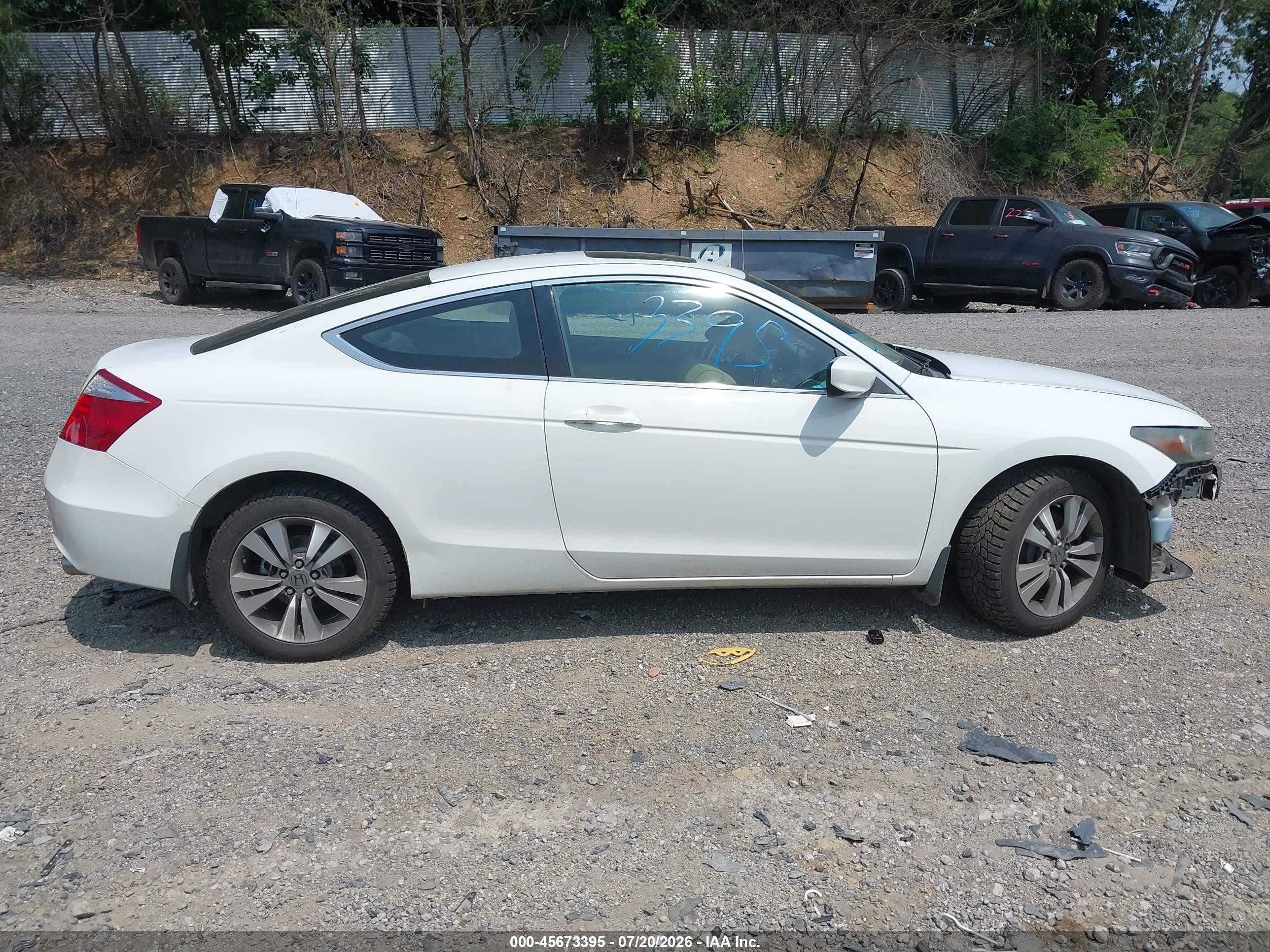 2010 Honda Accord 2.4 Ex Белый vin: 1HGCS1B70AA017918