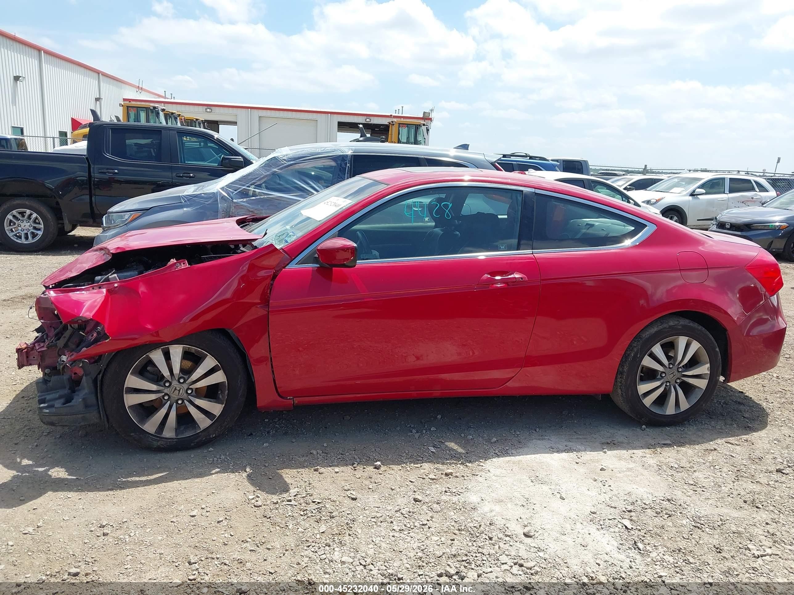 2011 Honda Accord 2.4 Ex-l Red vin: 1HGCS1B83BA004428