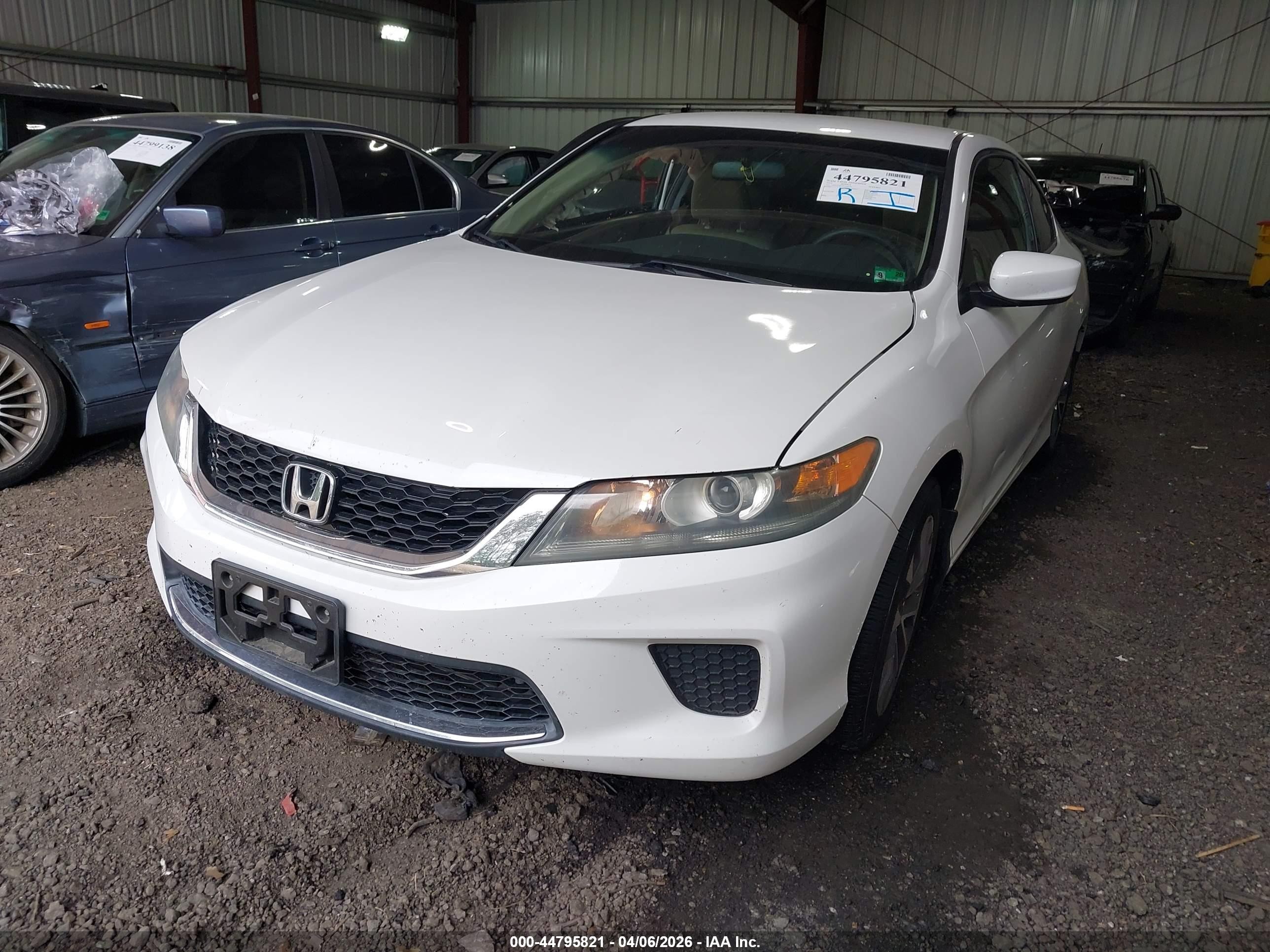 2015 Honda Accord Lx-s Белый vin: 1HGCT1B37FA008585