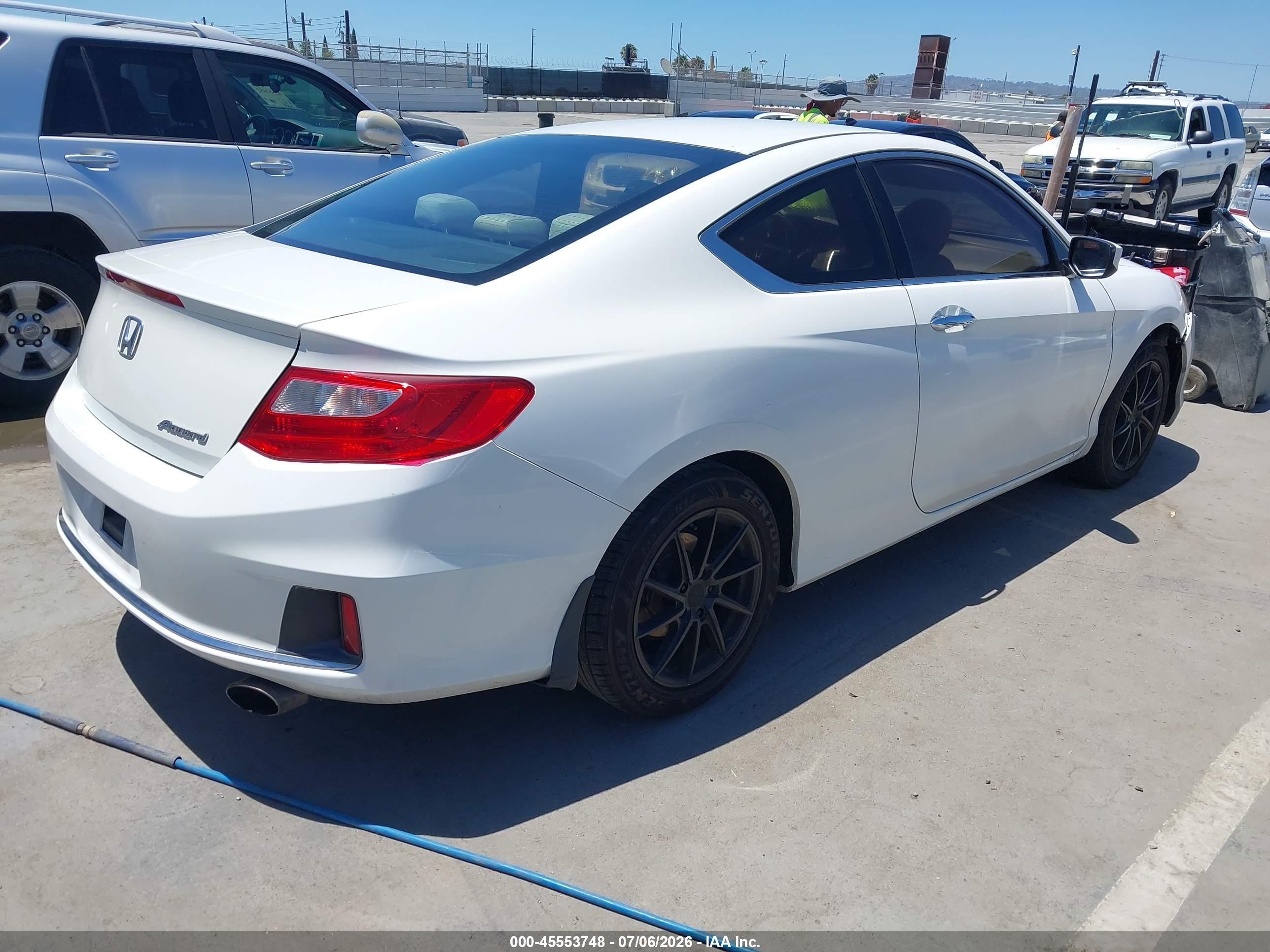 2015 Honda Accord Lx-s White vin: 1HGCT1B39FA004747