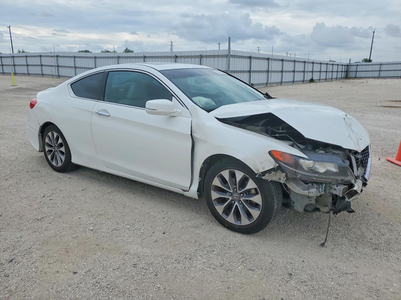 2013 Honda Accord Ex White vin: 1HGCT1B71DA005231