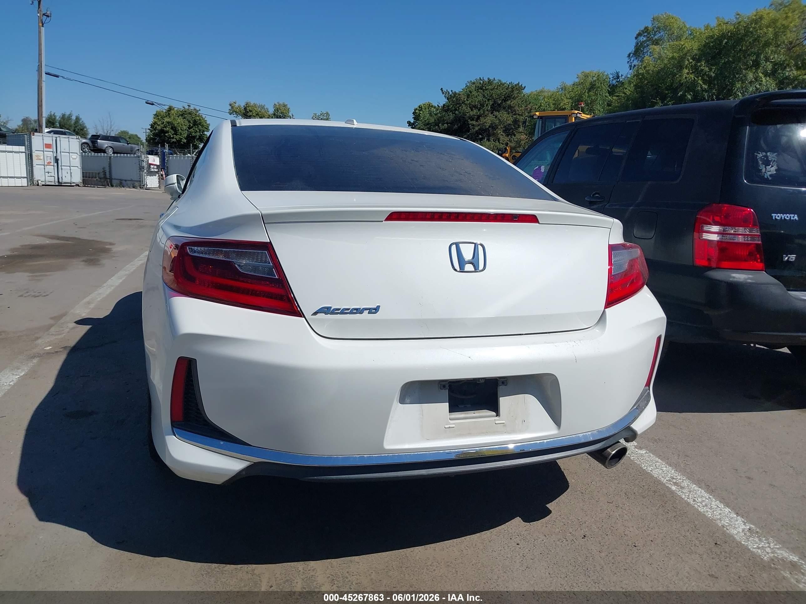 2016 Honda Accord Ex White vin: 1HGCT1B72GA002875